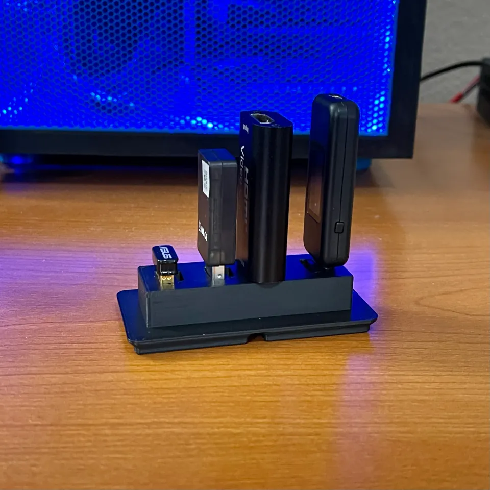 Gridfinity USB-A/USB-C Storage for 4 Devices (1x2) by briancmoses