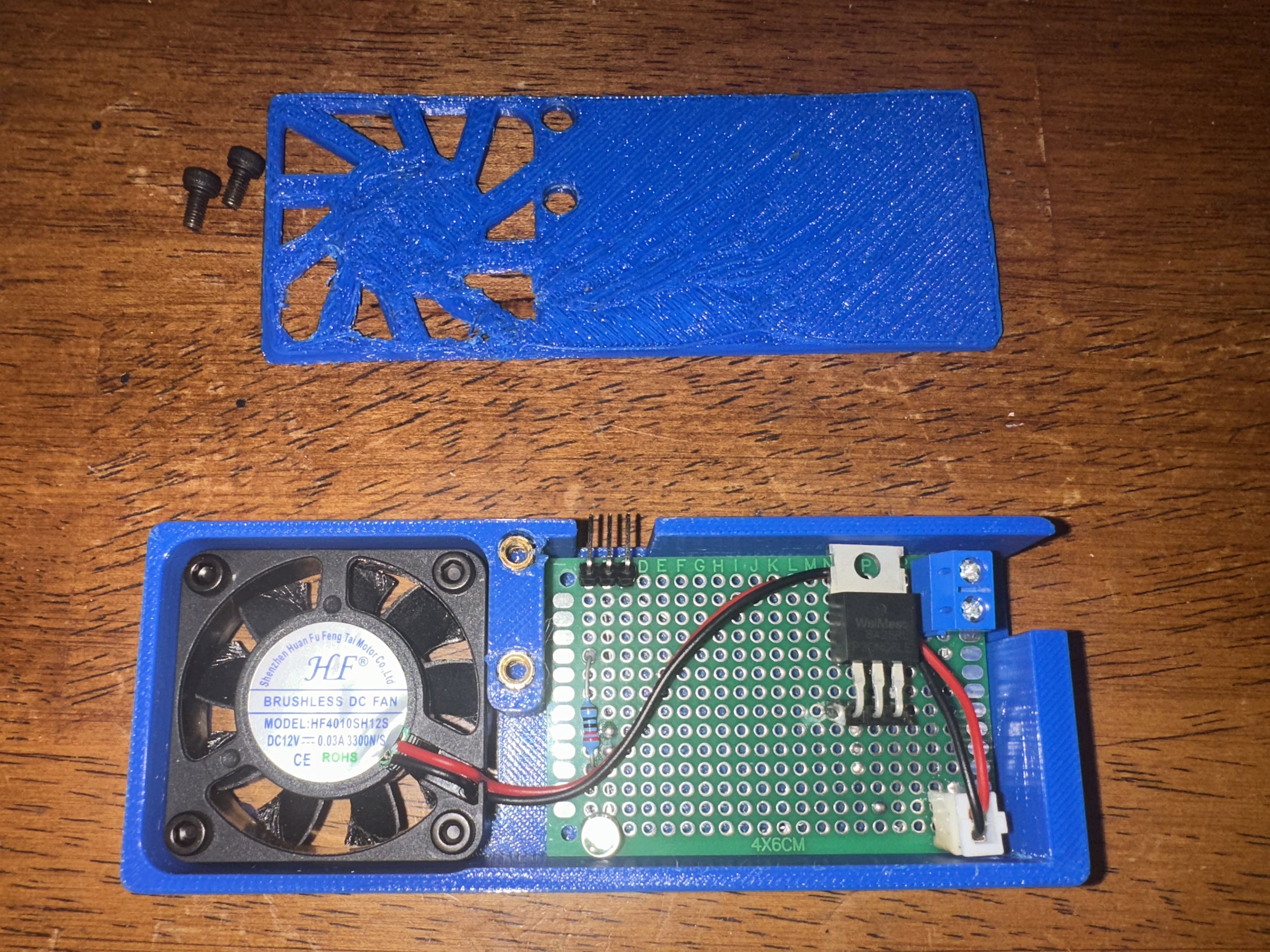 Solder fume extractor