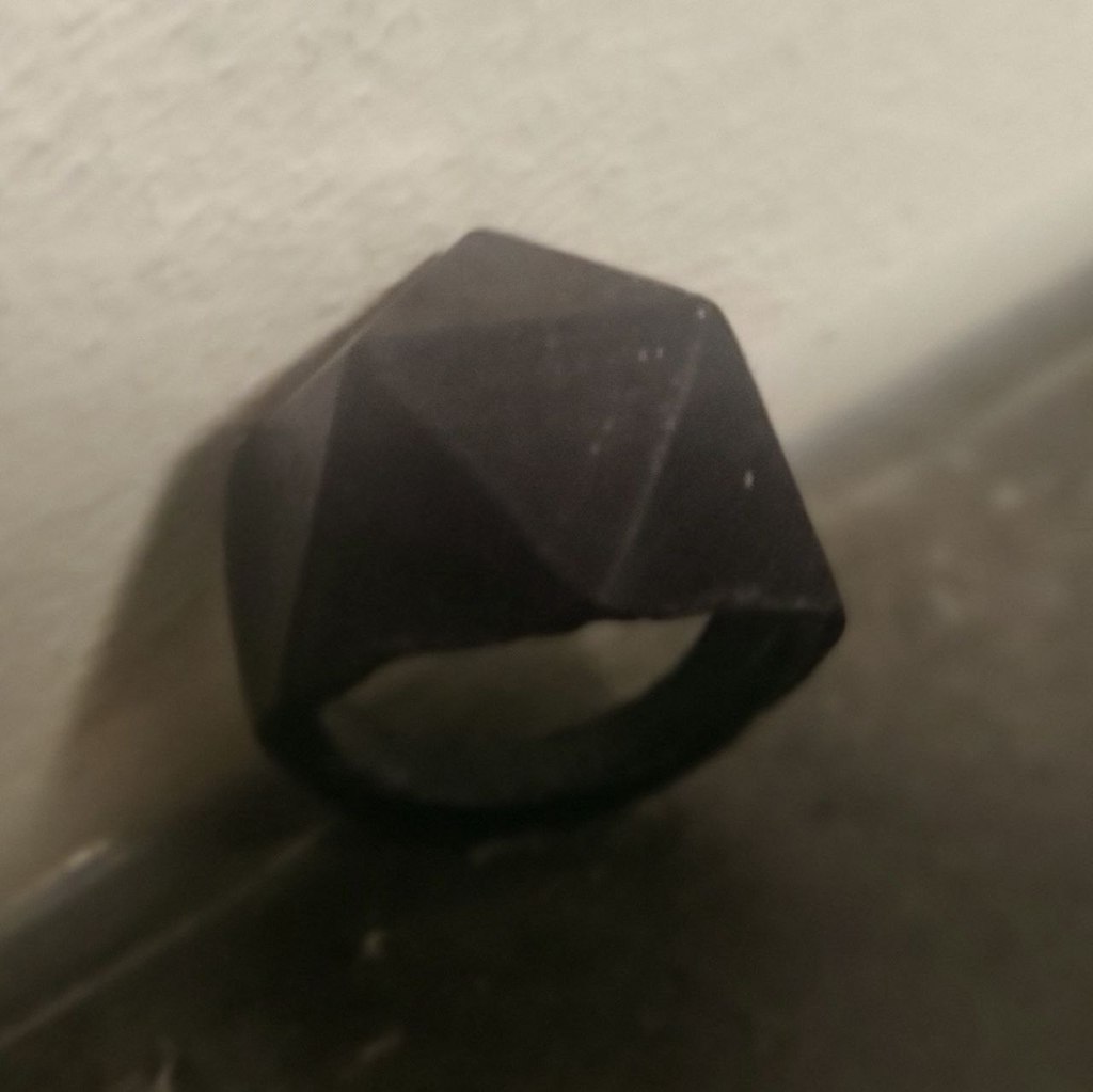 Miniatura 5 do modelo 3D Icosahedron Ring