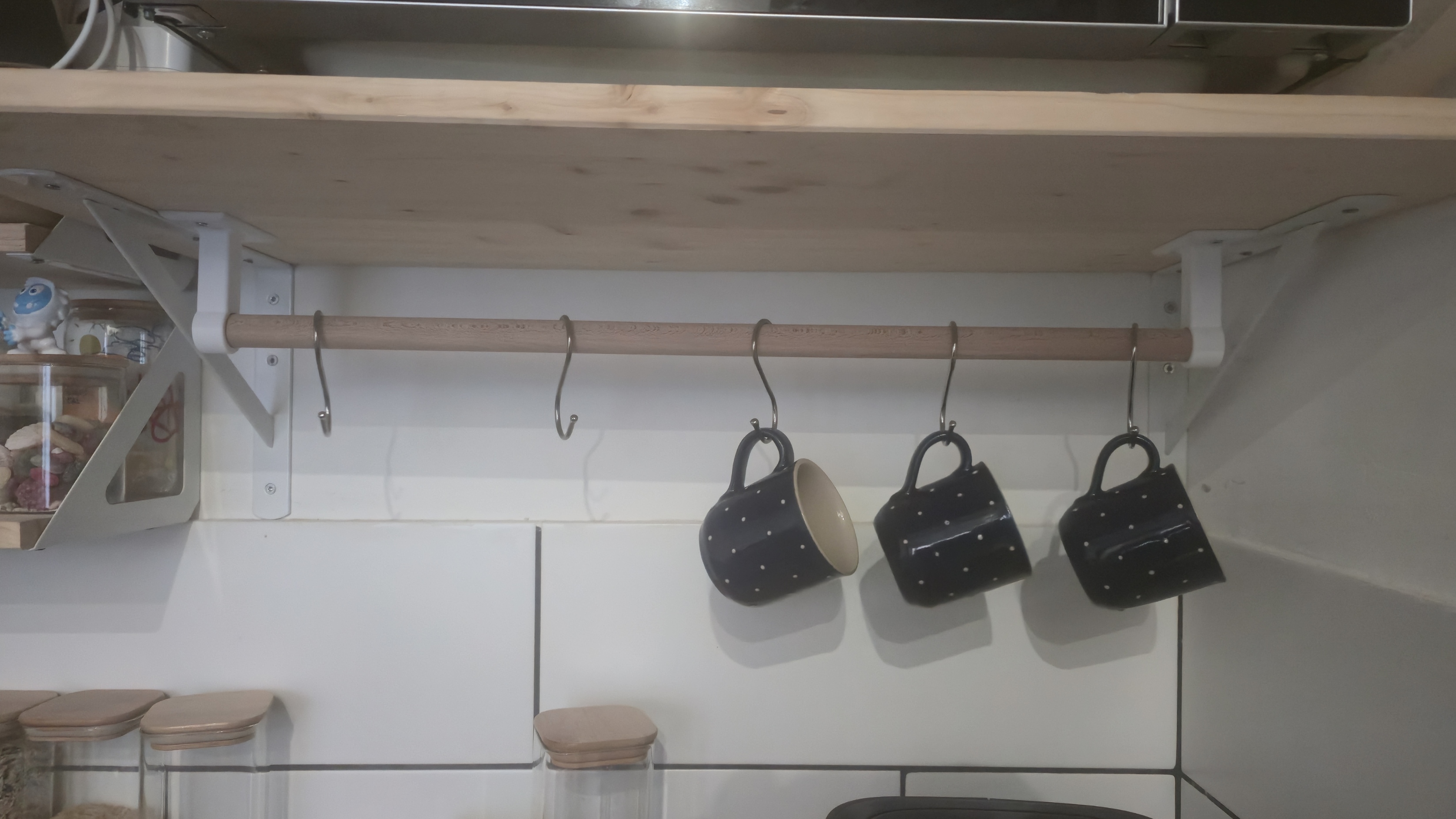 Mount Roundwood, Cup holder