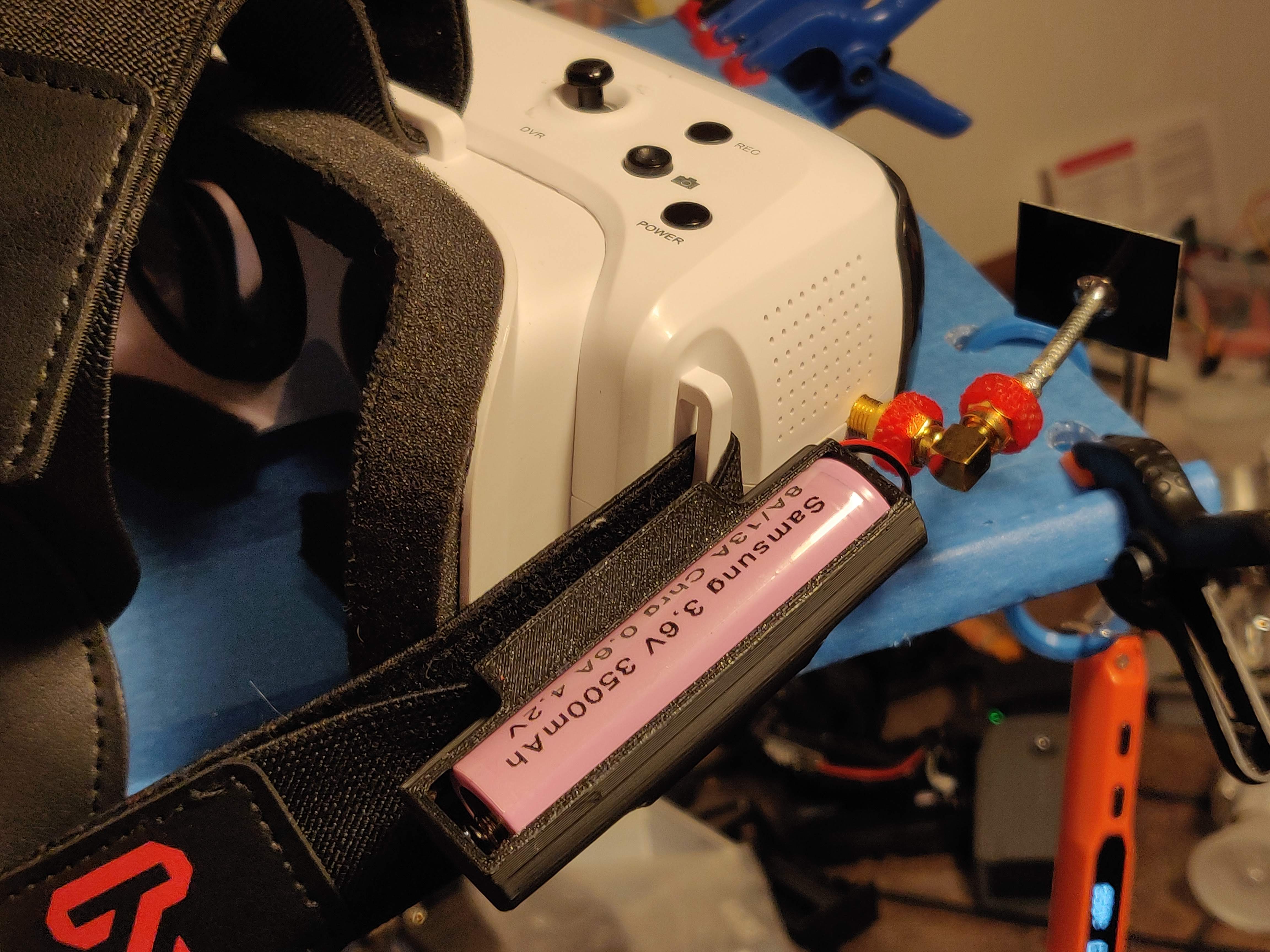 Strap holder case for 18650 LiIon by DiAleksi Download free STL