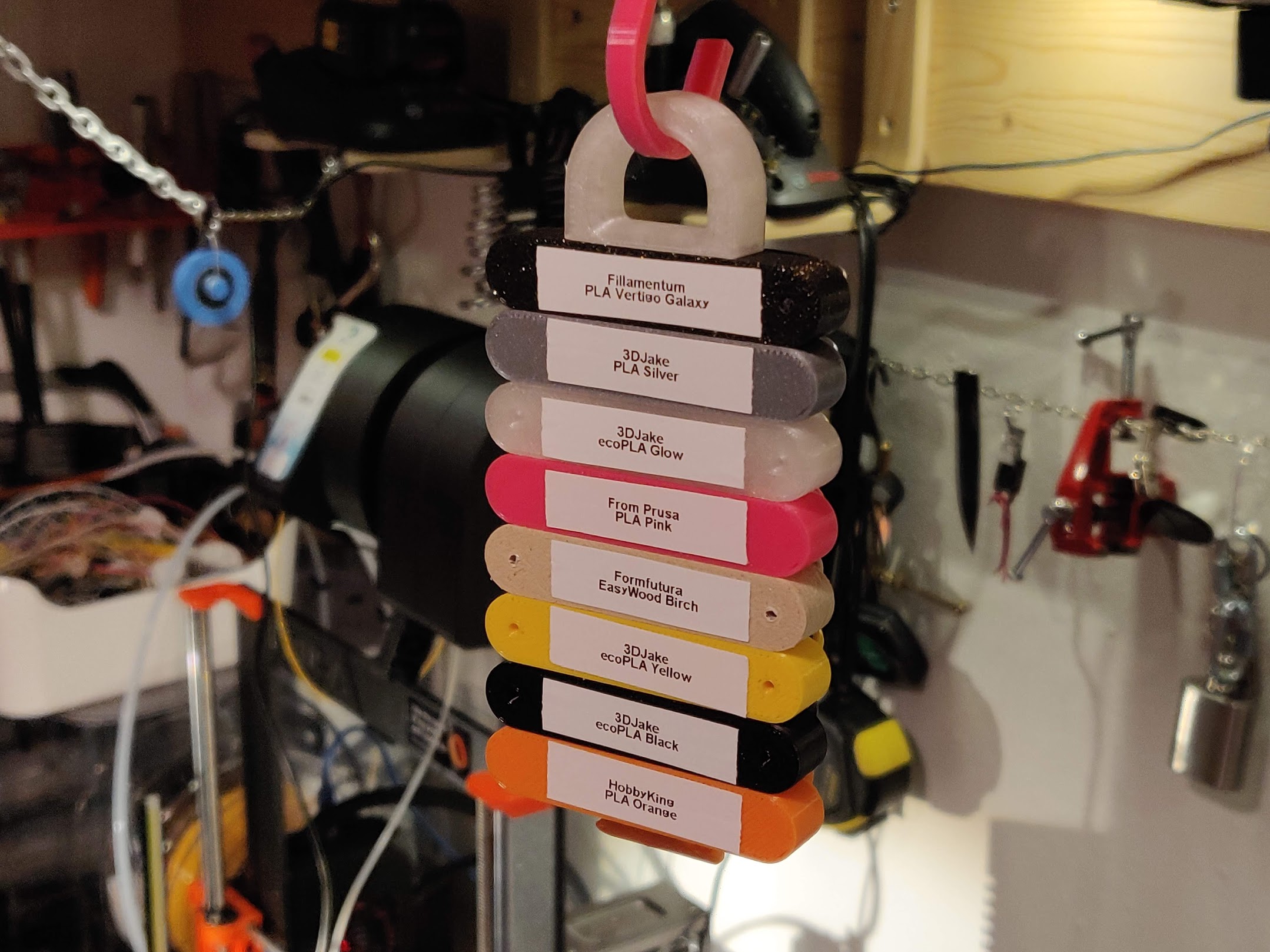 Linkable filament sample display da DiAleksi | Scarica il modello STL ...