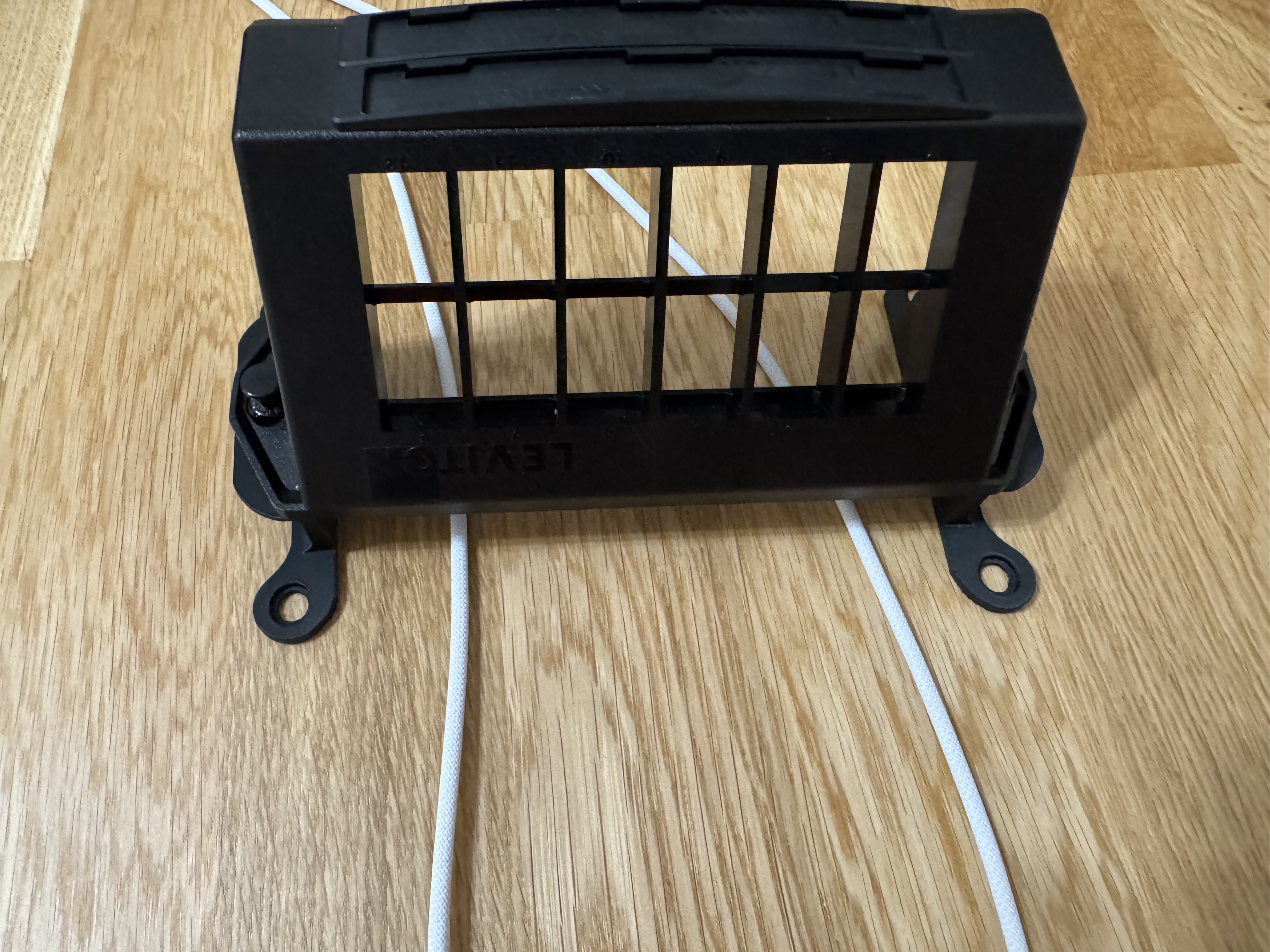 Leviton\LeGrand OnQ Mount Extension\Riser