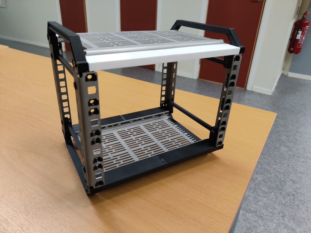 Project DIY 10" Server Rack — thumbnail 2