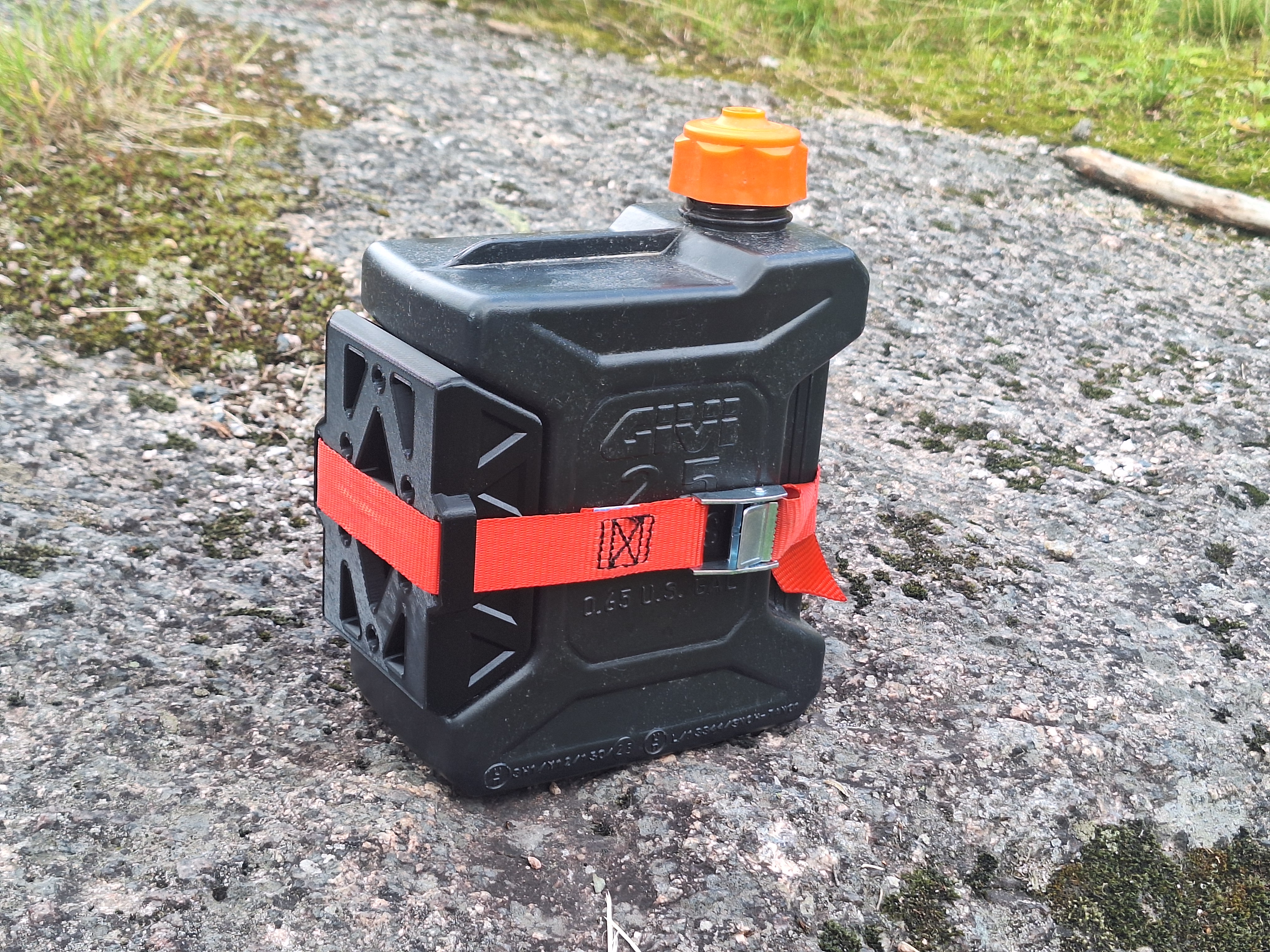 Holders for 2,5L Givi Jerry Can