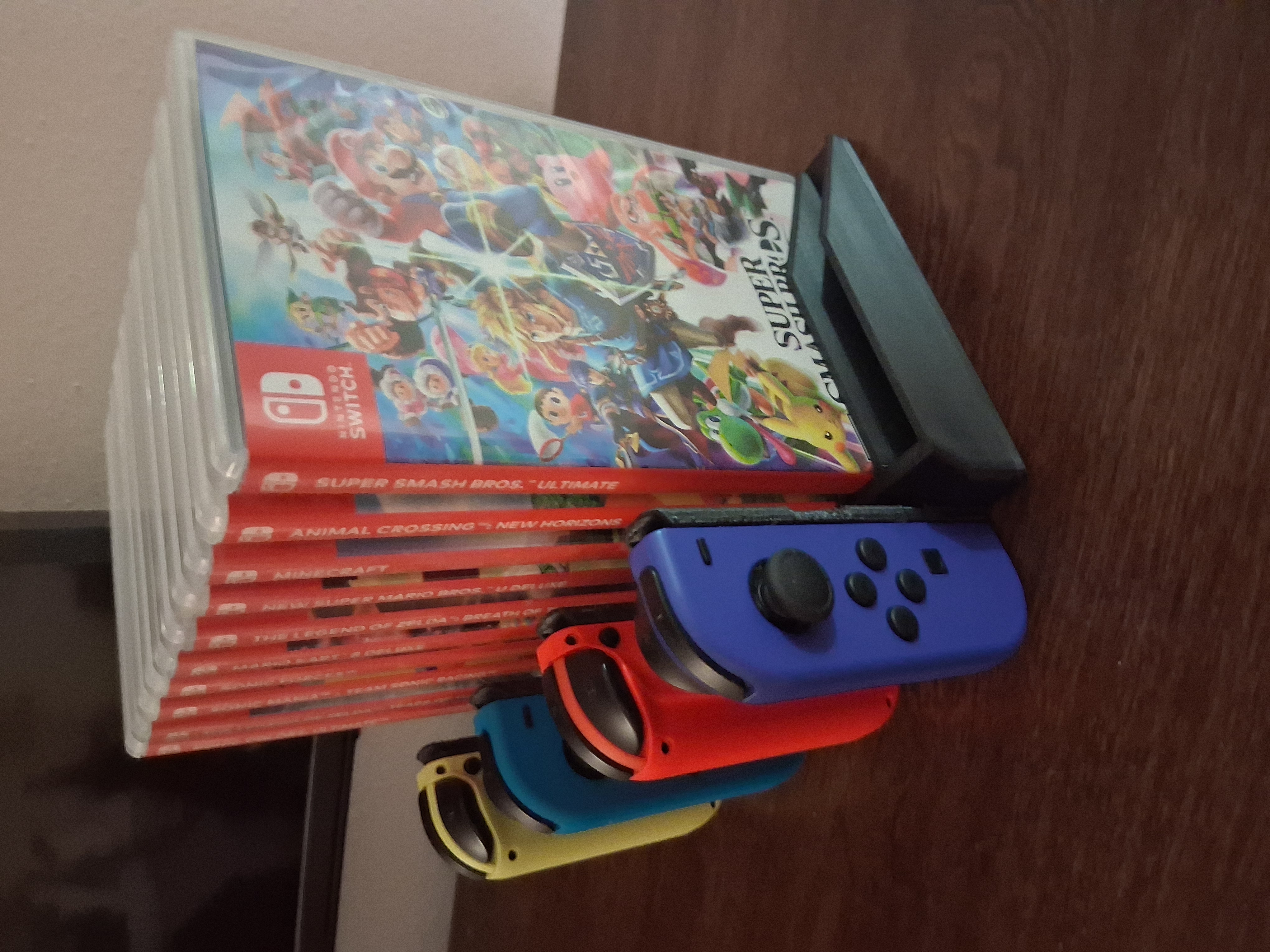 Game case and Joy Con holder for Nintendo Switch