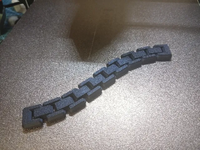 Articulated flexible chain