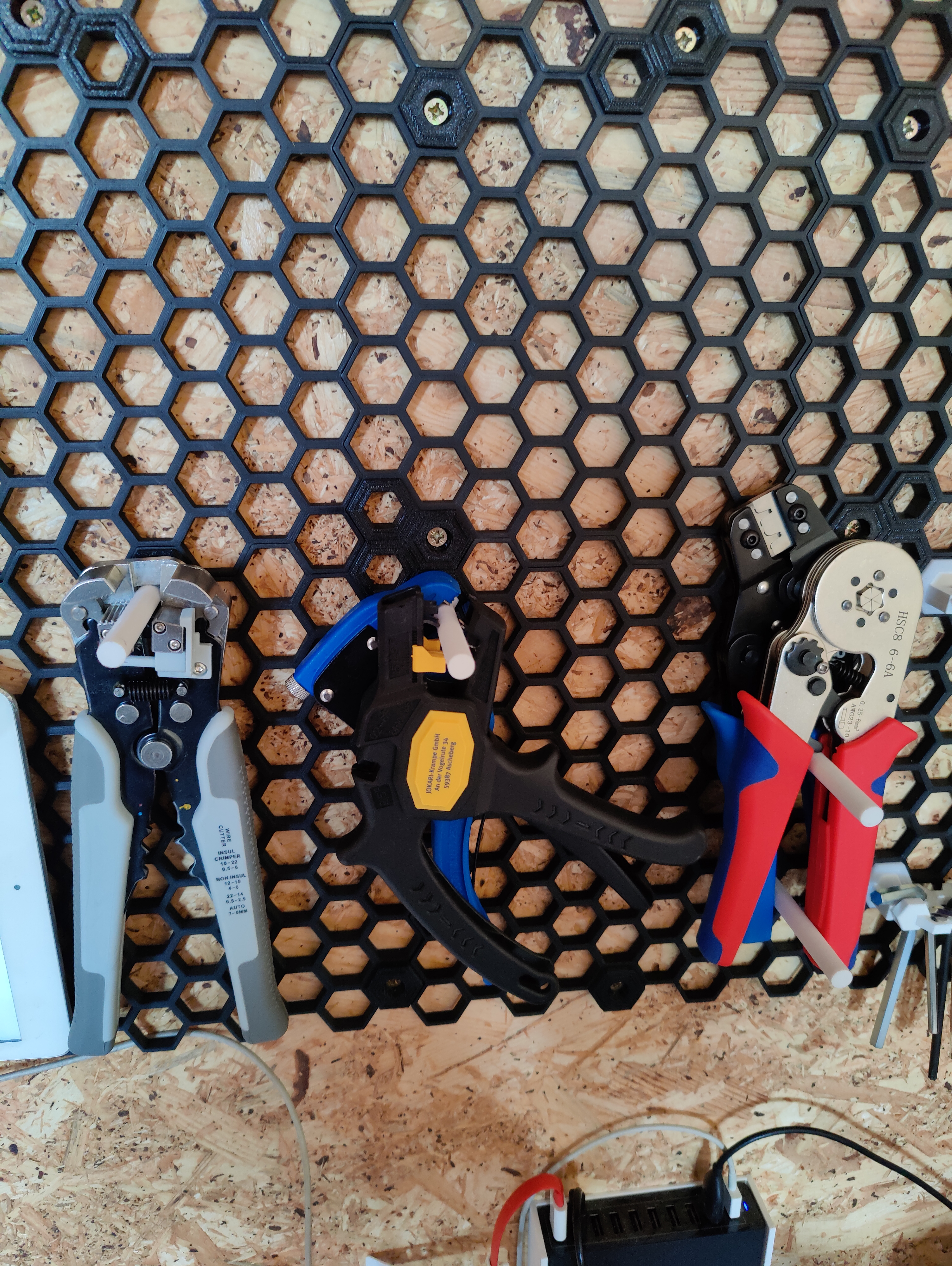 Bar holder for honeycomb storage