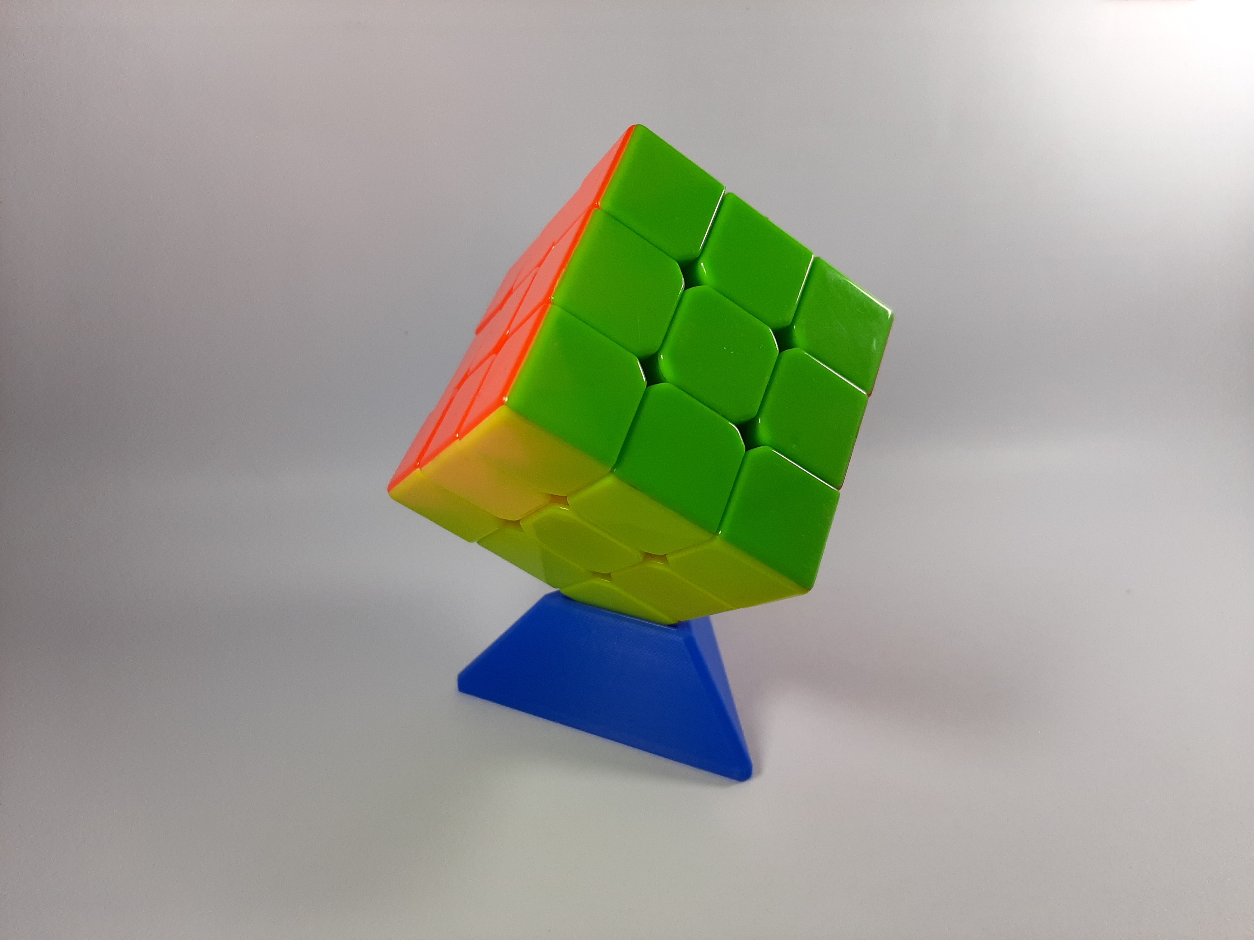 Miniatura 3 do modelo 3D Rubik's Cube Stand