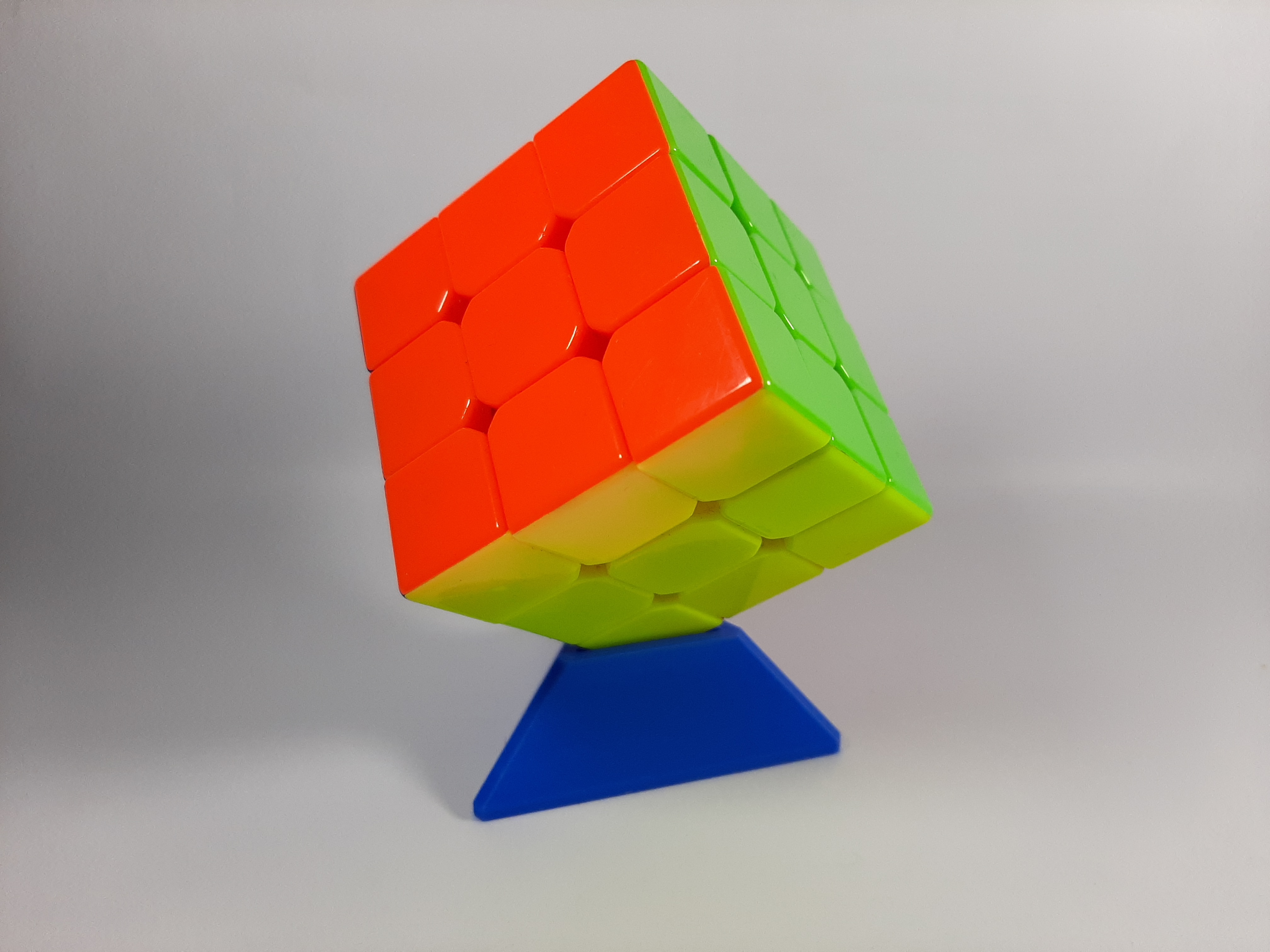 Miniatura 2 do modelo 3D Rubik's Cube Stand