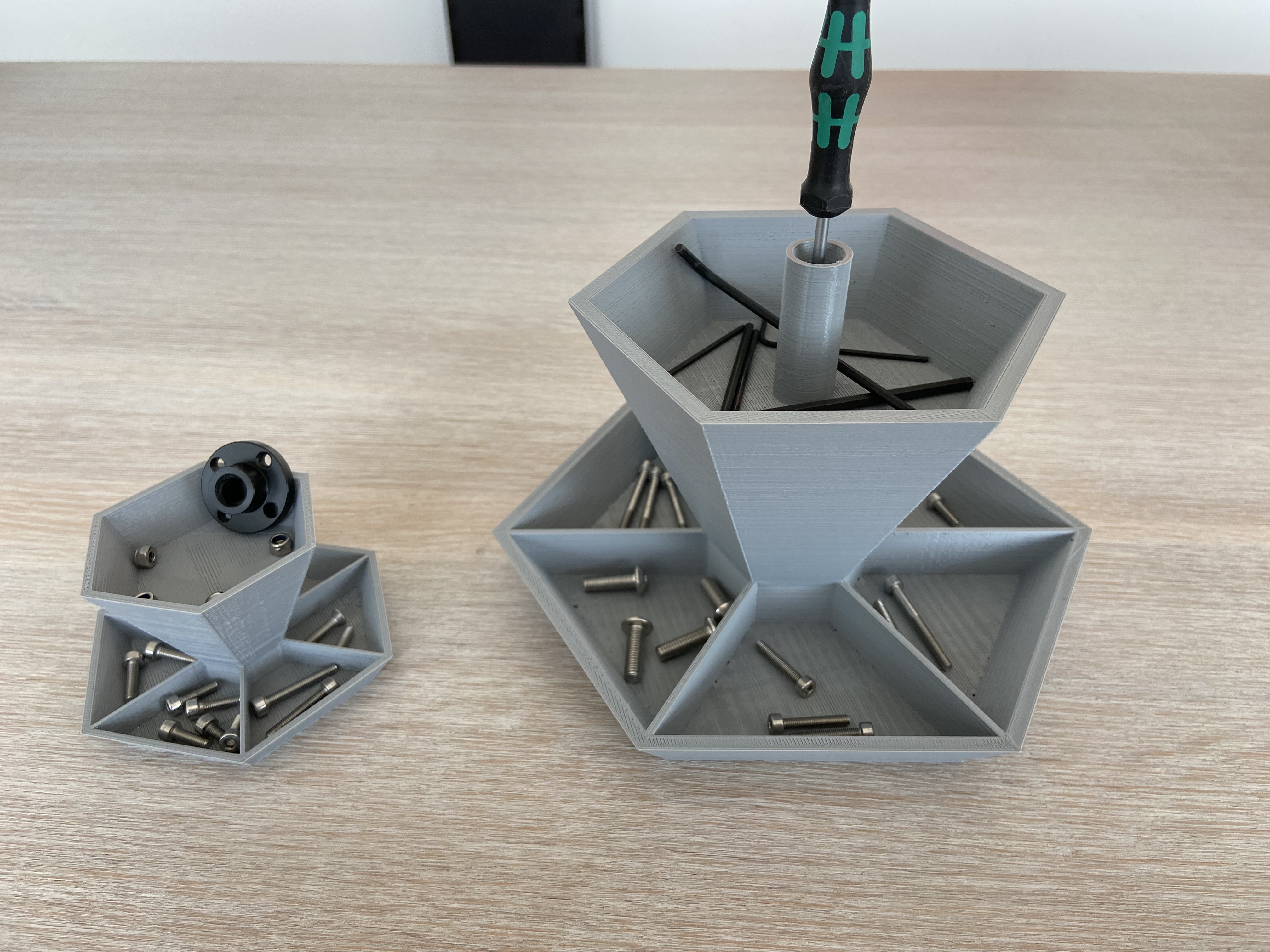 Screw butler for makers