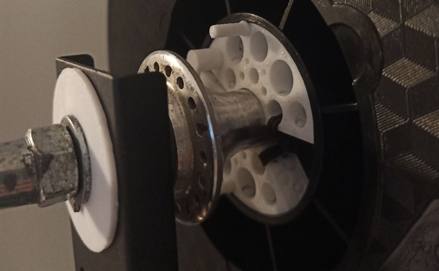 Filament wheel axle adapter by Perdeland | Download free STL model ...