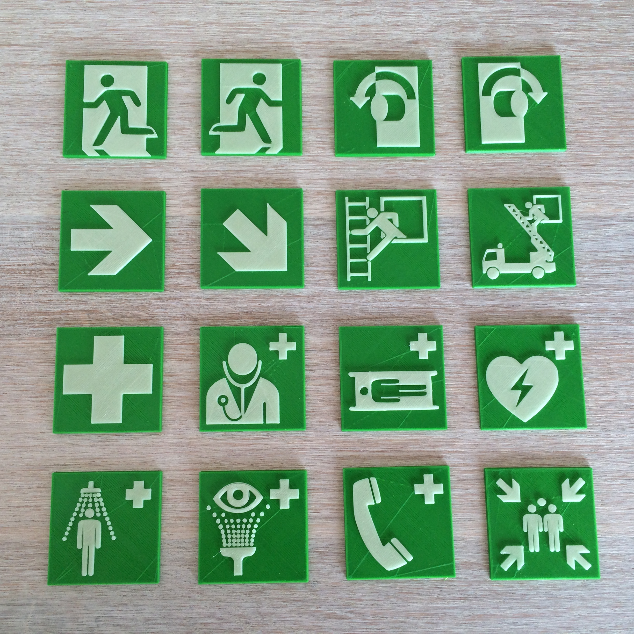 Self glowing (luminescent) Exit-, First- and Medical-Aid Signs