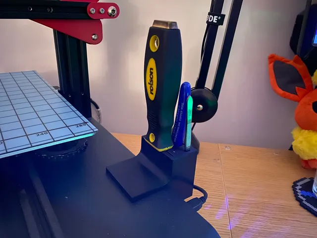 Magnetic tool holder