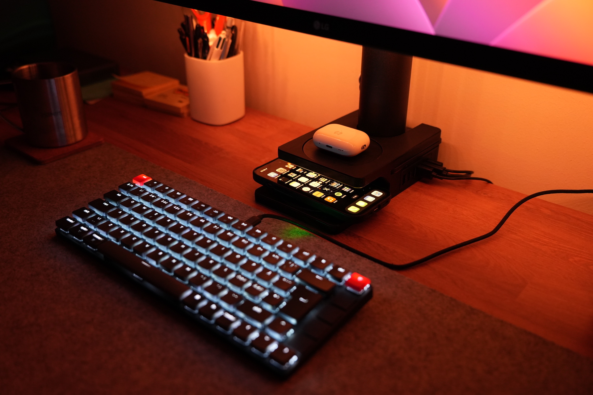 LG Ergo Desk USB Charger Stand (With LIVBOJ Qi Charger)