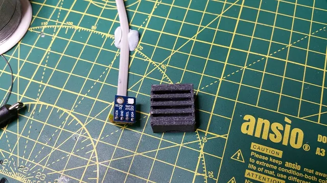 Louvred humidity/temperature sensor enclosure for si7021 etc.