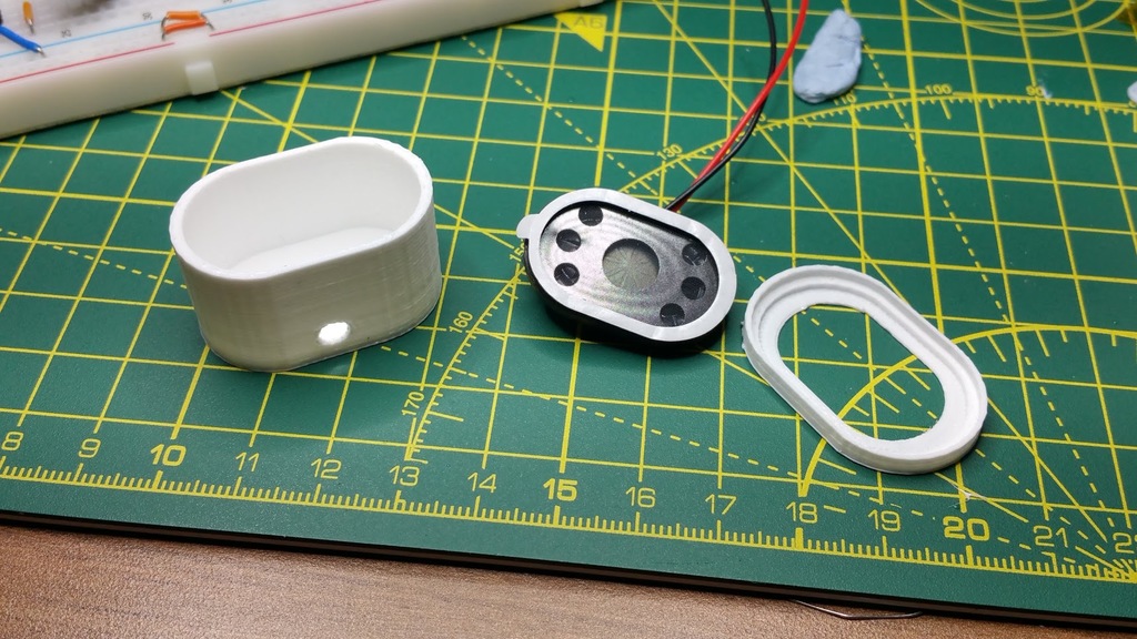 Oval "notebook/tablet" 1W 8ohm speaker housing