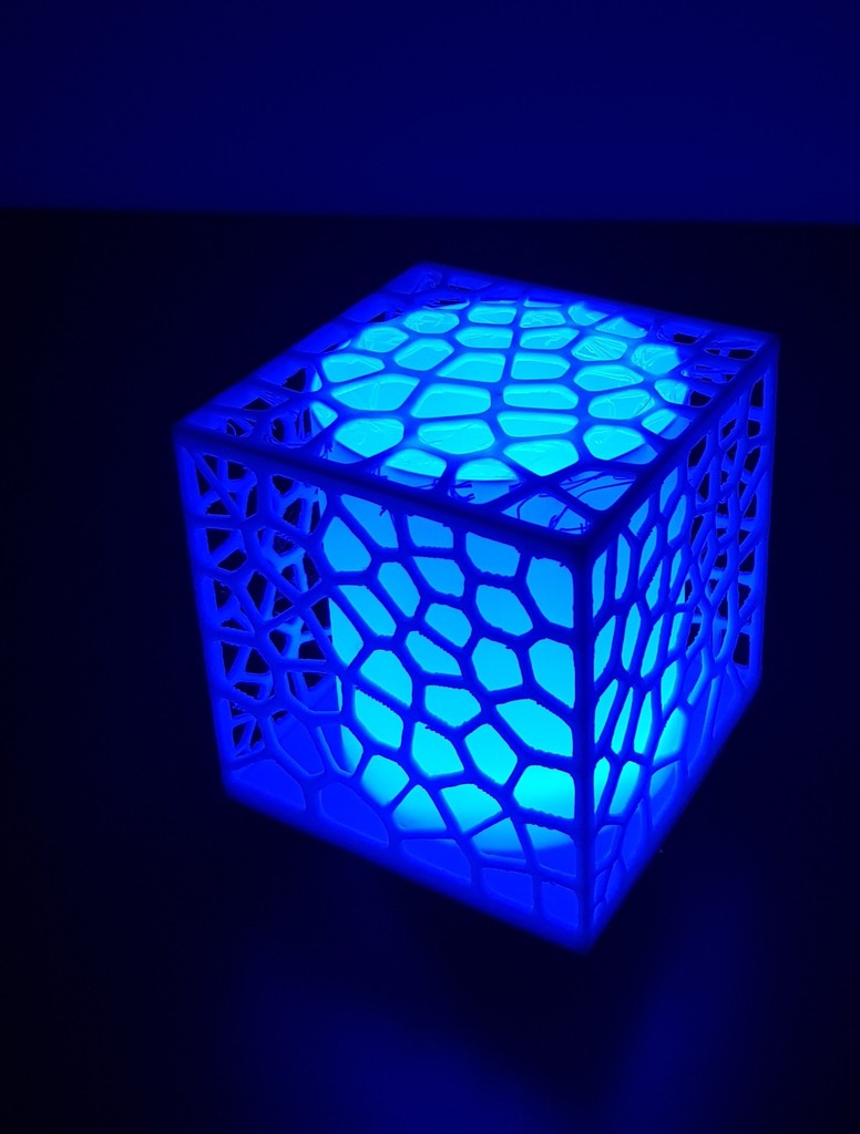 Miniatura 2 do modelo 3D Voronoi Cube Lamp