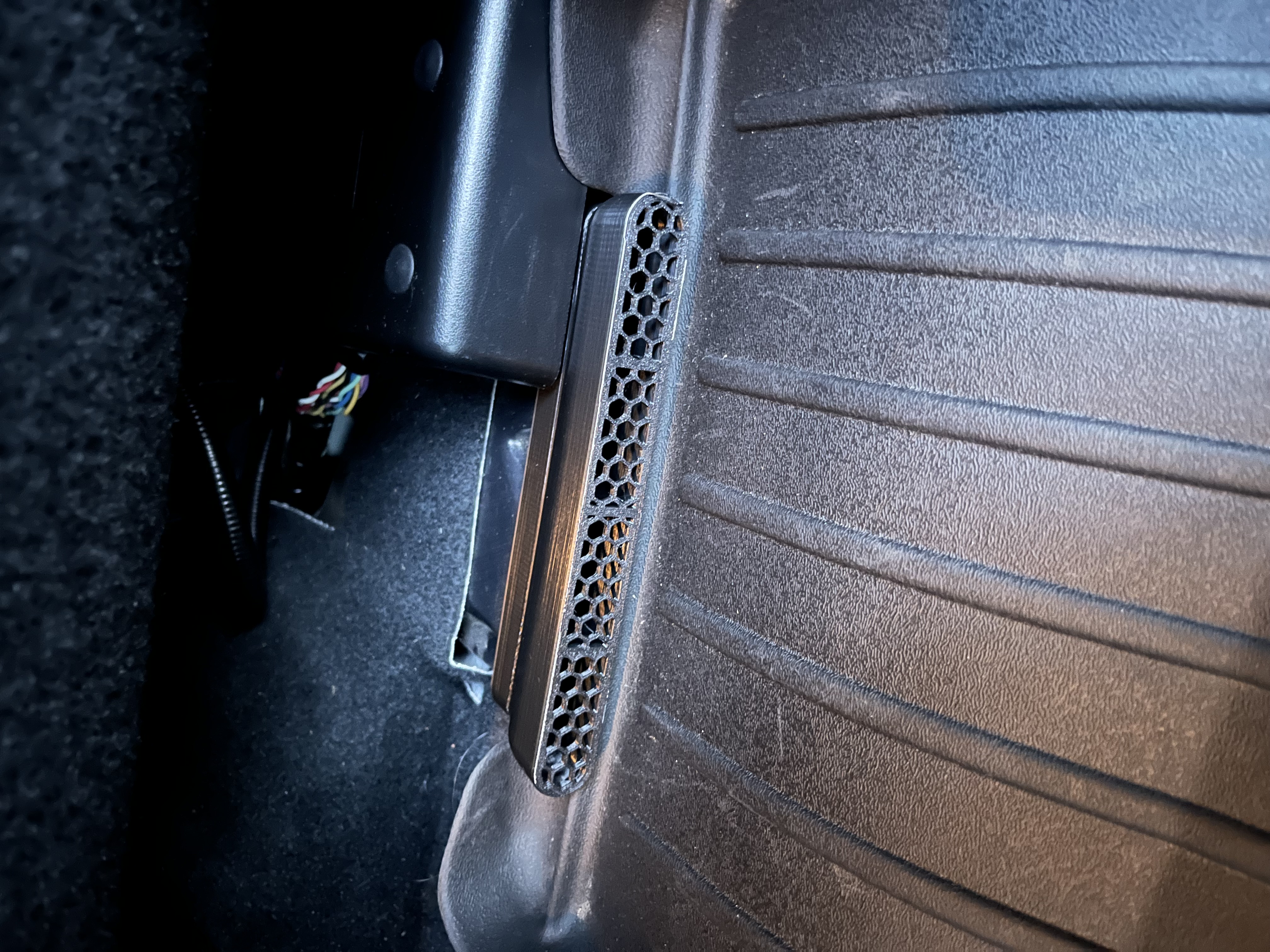 2.5 Gen Toyota Tundra Rear Vent Extension