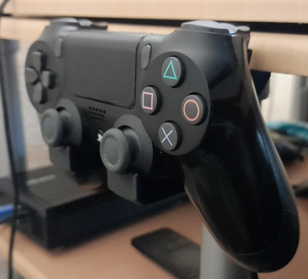 Miniatura 2 do modelo 3D PS4 controller mount