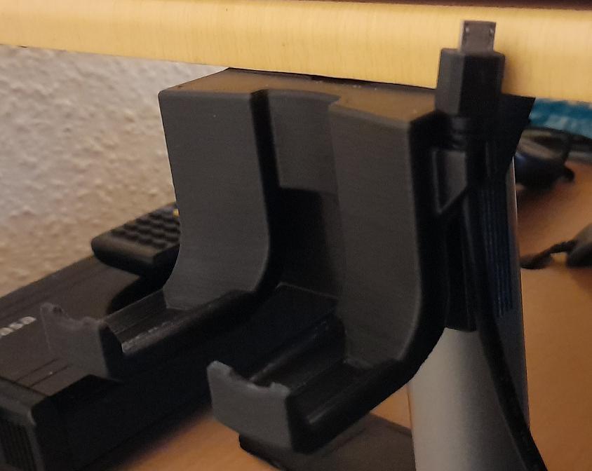 Miniatura 4 do modelo 3D PS4 controller mount