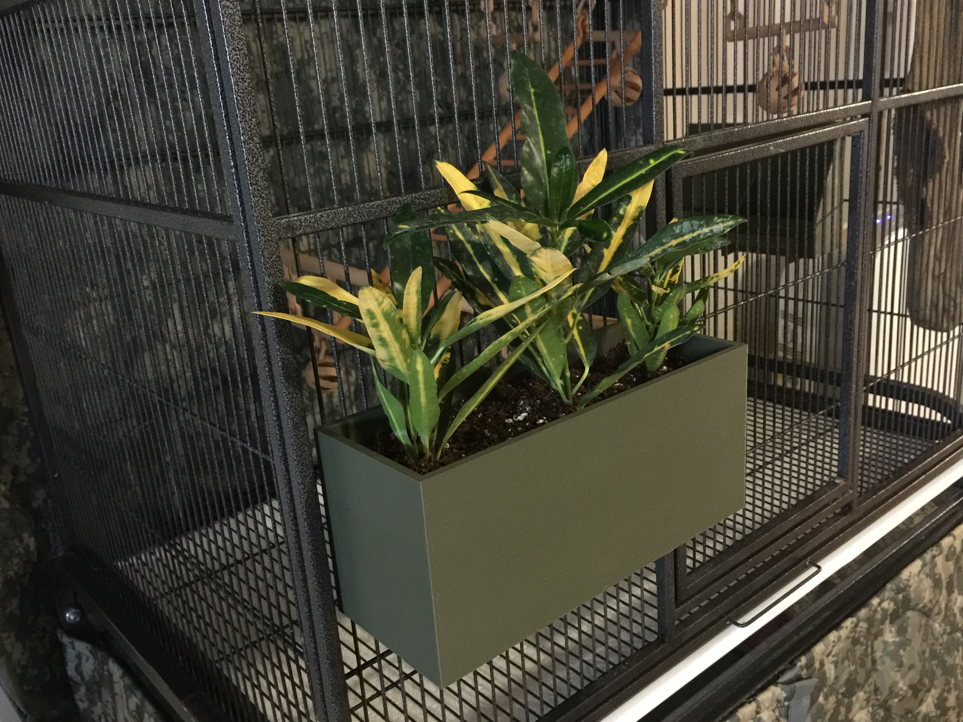 Miniatura 2 do modelo 3D Plant Container for Cage