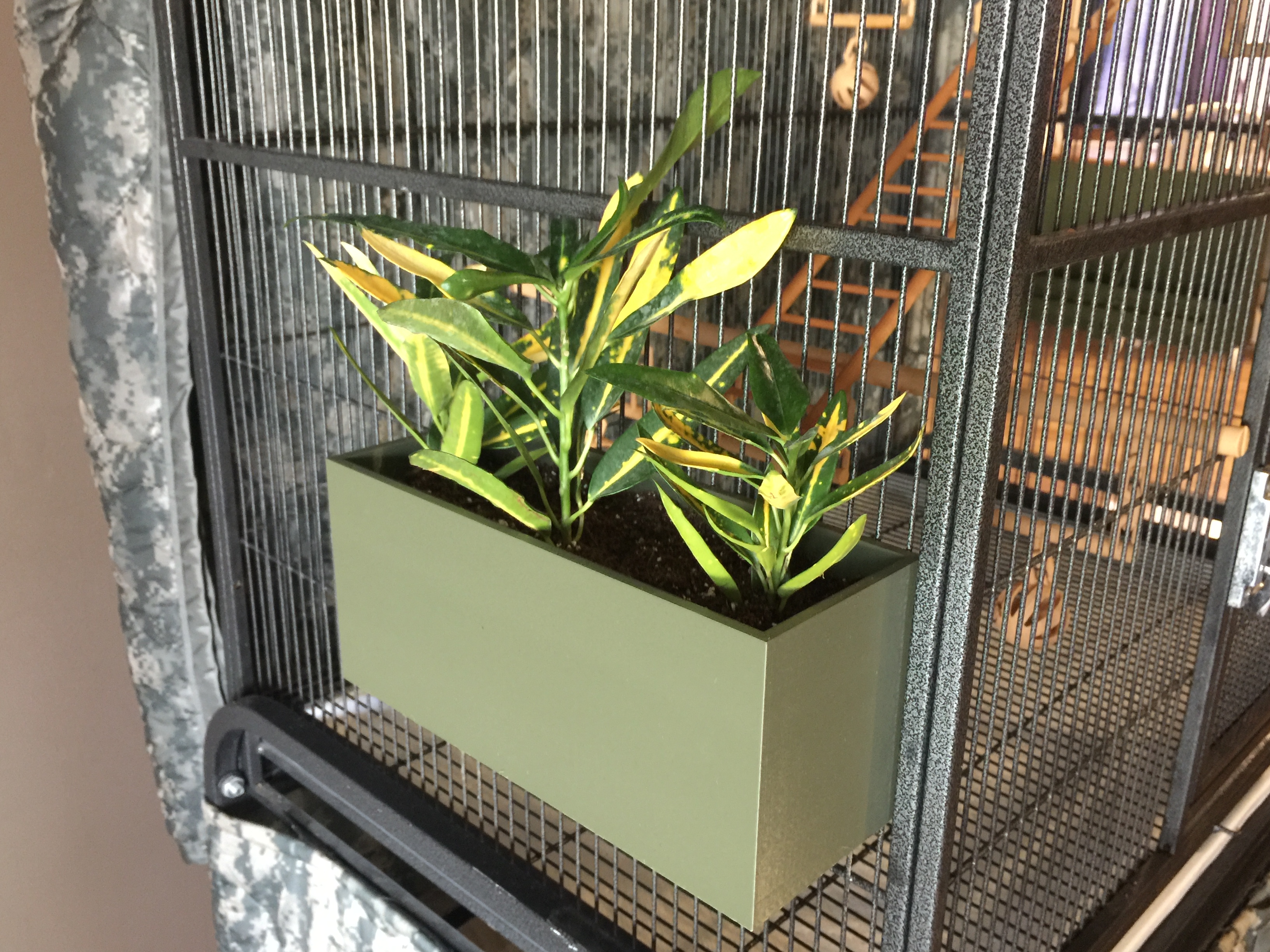 Miniatura 3 do modelo 3D Plant Container for Cage