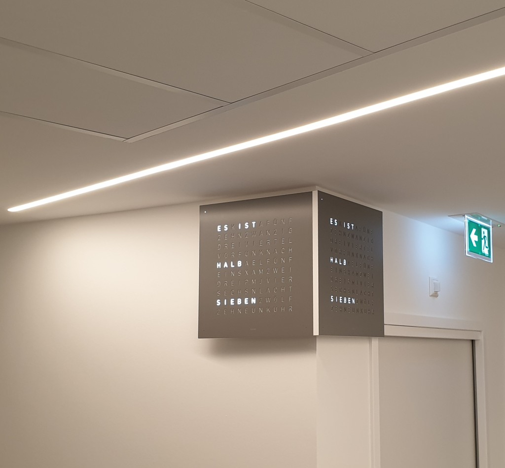 Qlocktwo classic strong wallmount with a lock