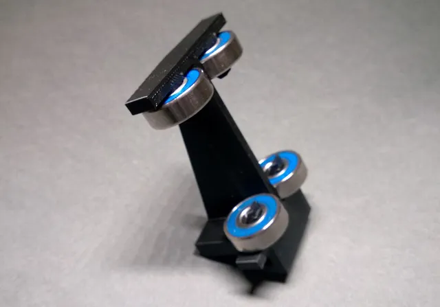 Ball bearing support for Makerbot filament rolls on Replicator 2/2X