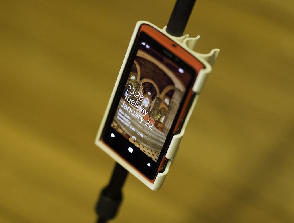 Lumia 920 (cased) tripod attacher