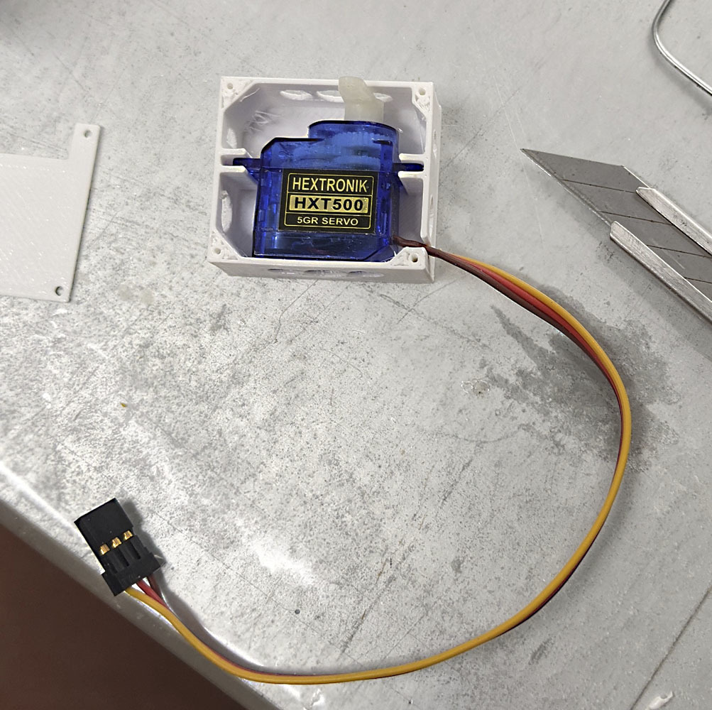 Servo Mounting box 5 Gram Hextronik or TowerPro by T_om Download