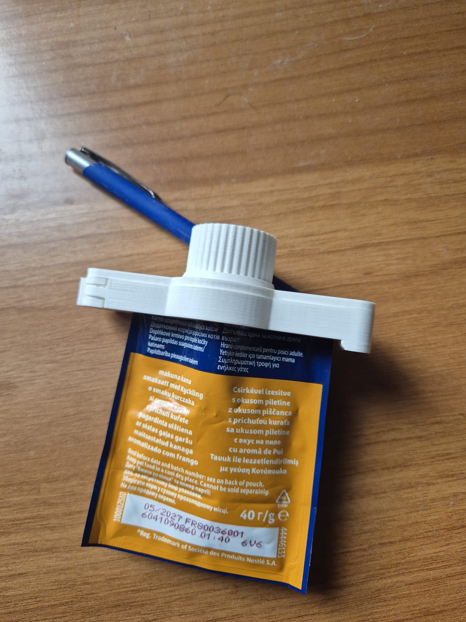 Bag clip with screw cap