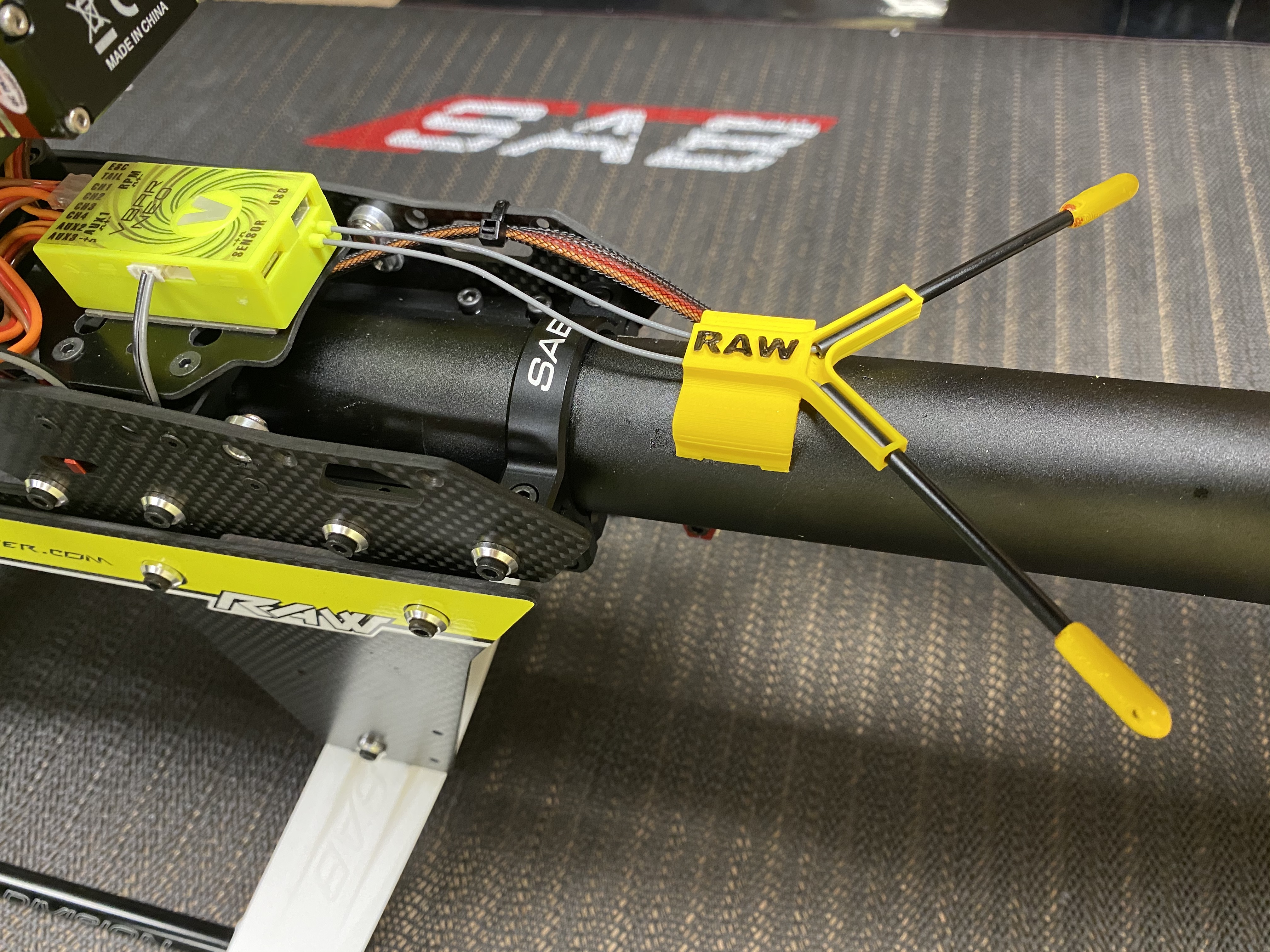 SAB Goblin Raw 700 antenna boom mount