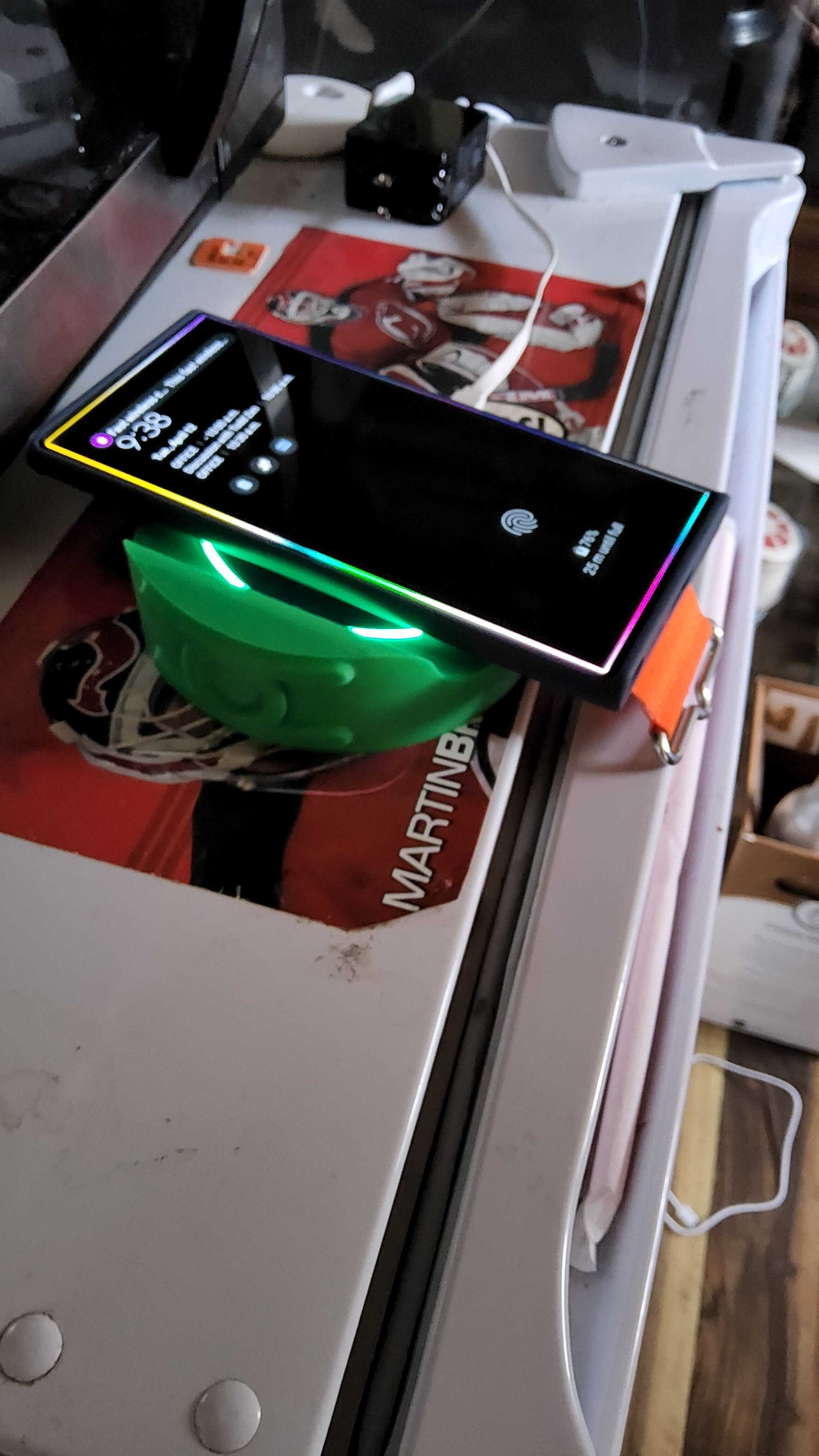 Green Lantern Ring Wireless Charger Stand