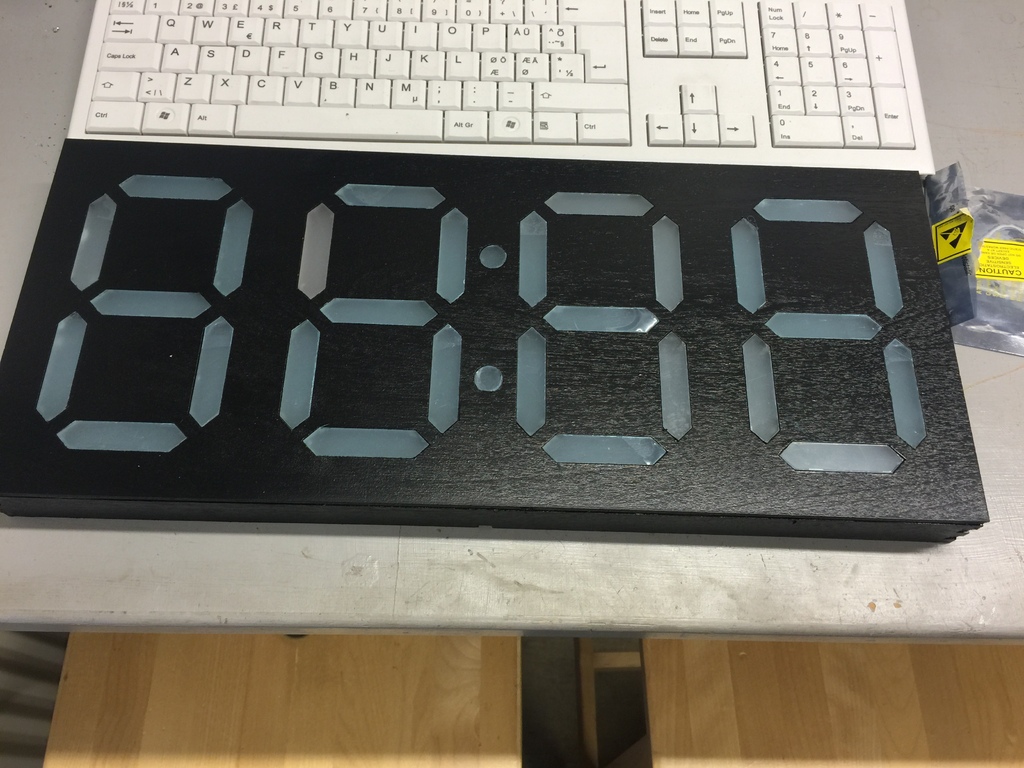 Miniatura 2 do modelo 3D Large 7 segment clock