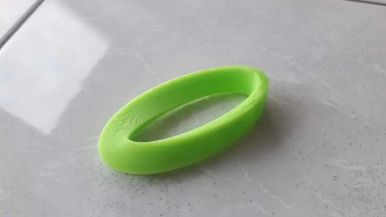 Möbius strip (simple & Clean Topology) by Kleiner Lateiner