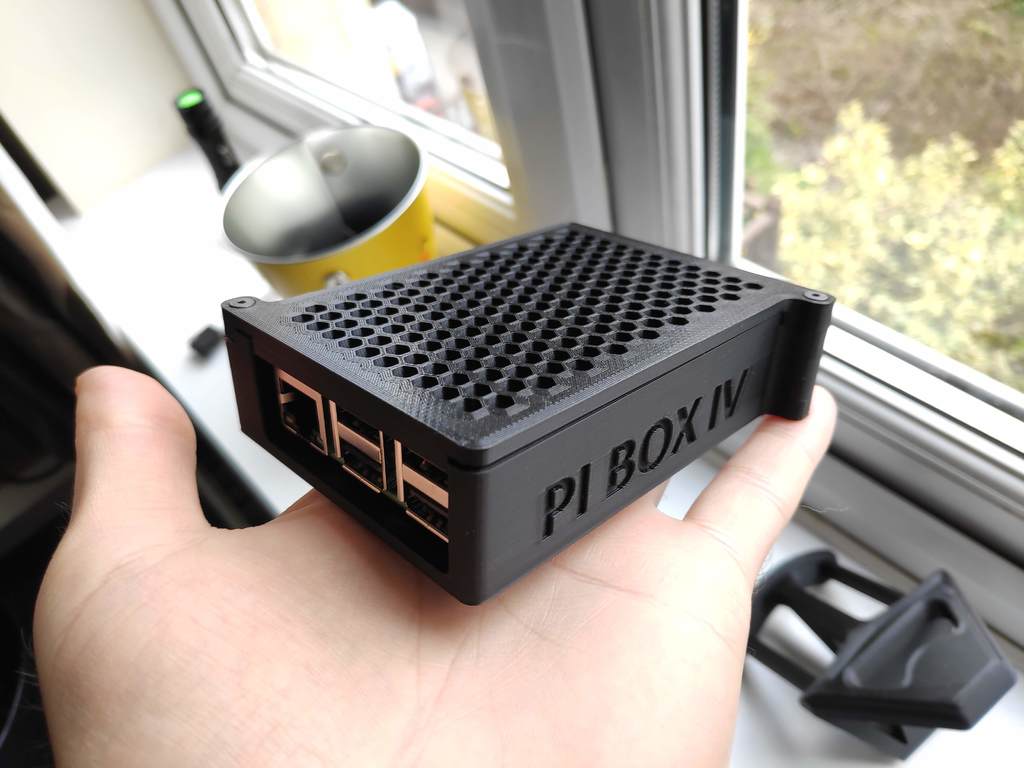 Yet Another Raspberry Pi 2 Case