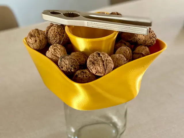 Nut Bowl with Chute for Nutshells for Nutella Glas