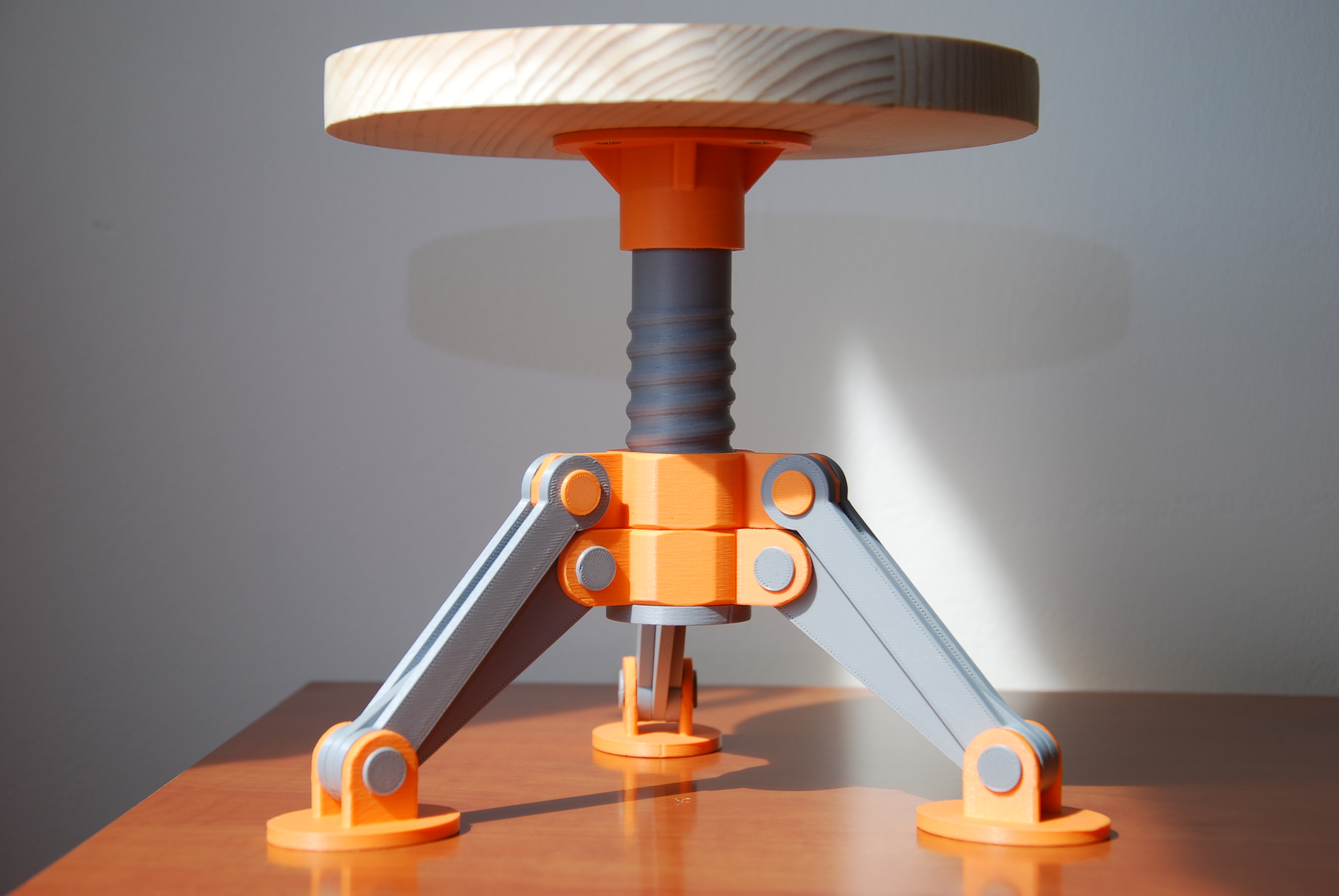 Miniatura 5 do modelo 3D Height-adjustable table or chair