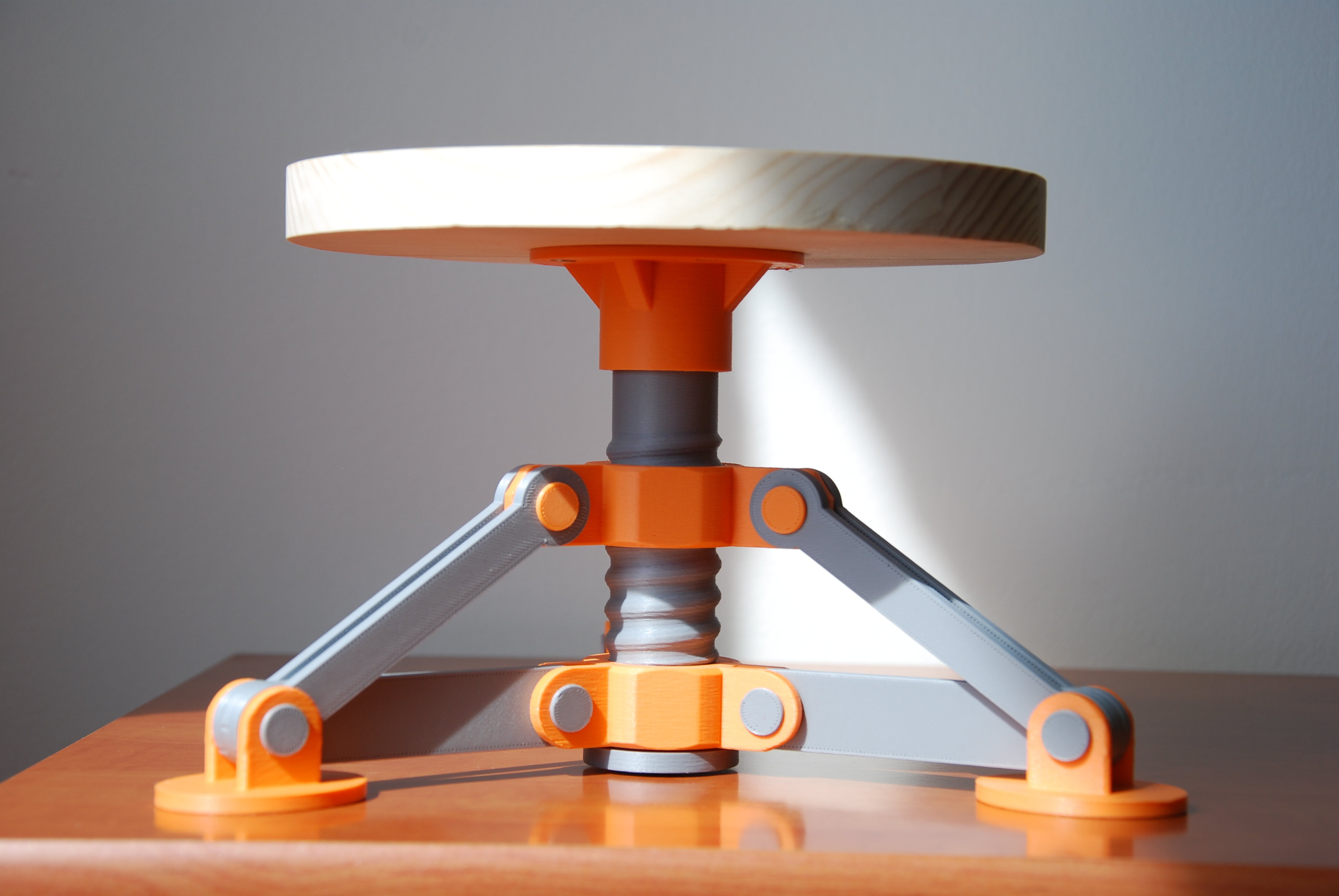 Miniatura 3 do modelo 3D Height-adjustable table or chair