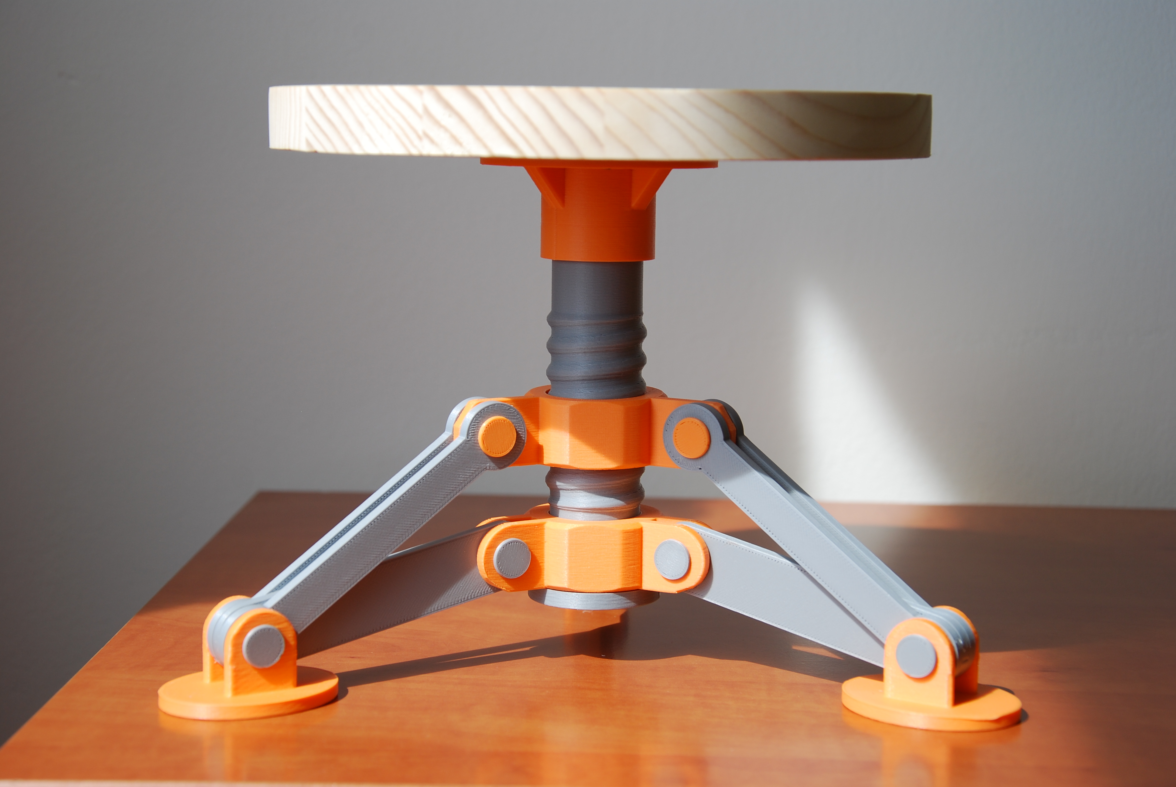 Miniatura 4 do modelo 3D Height-adjustable table or chair