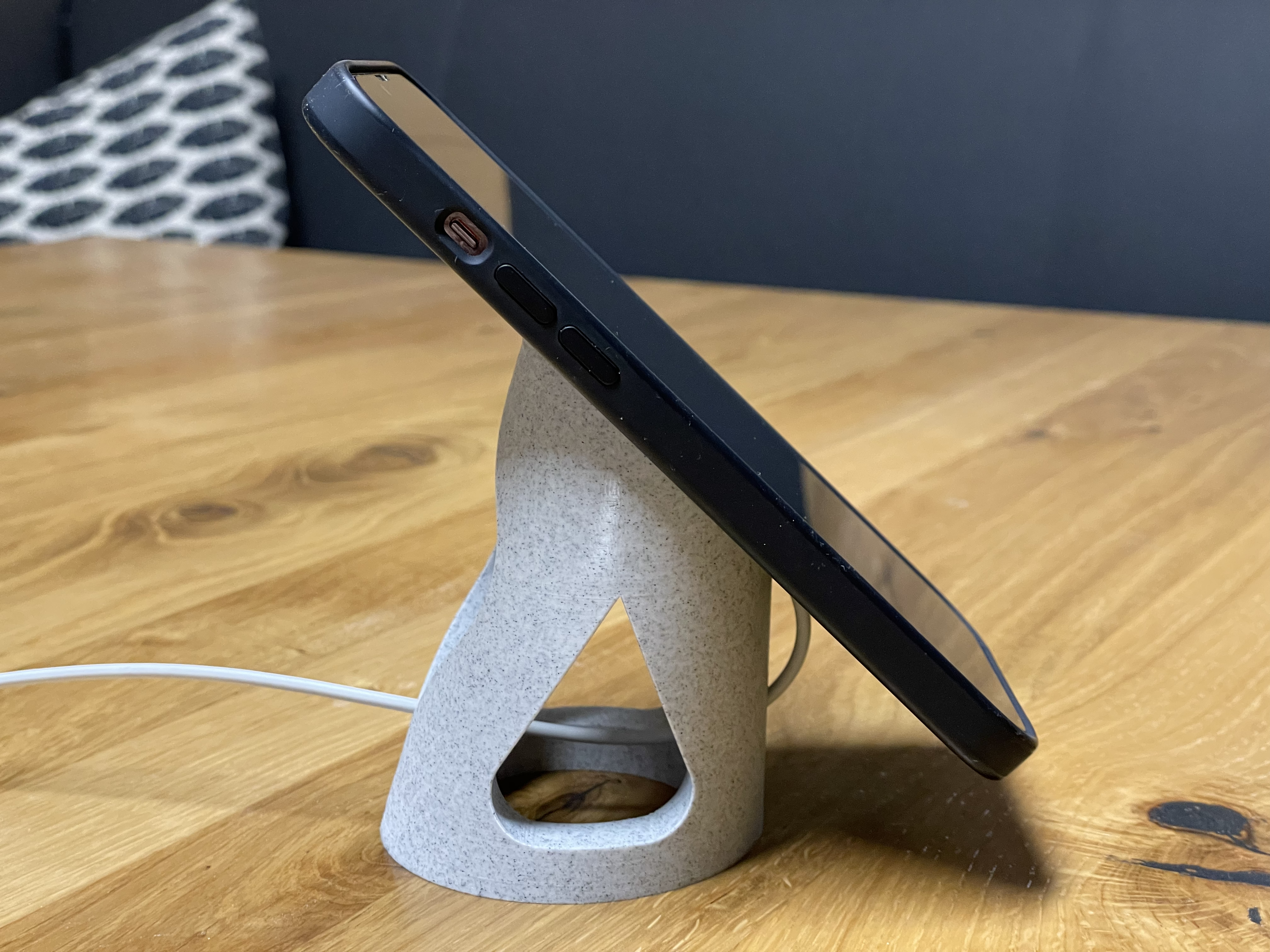 Magsafe stand