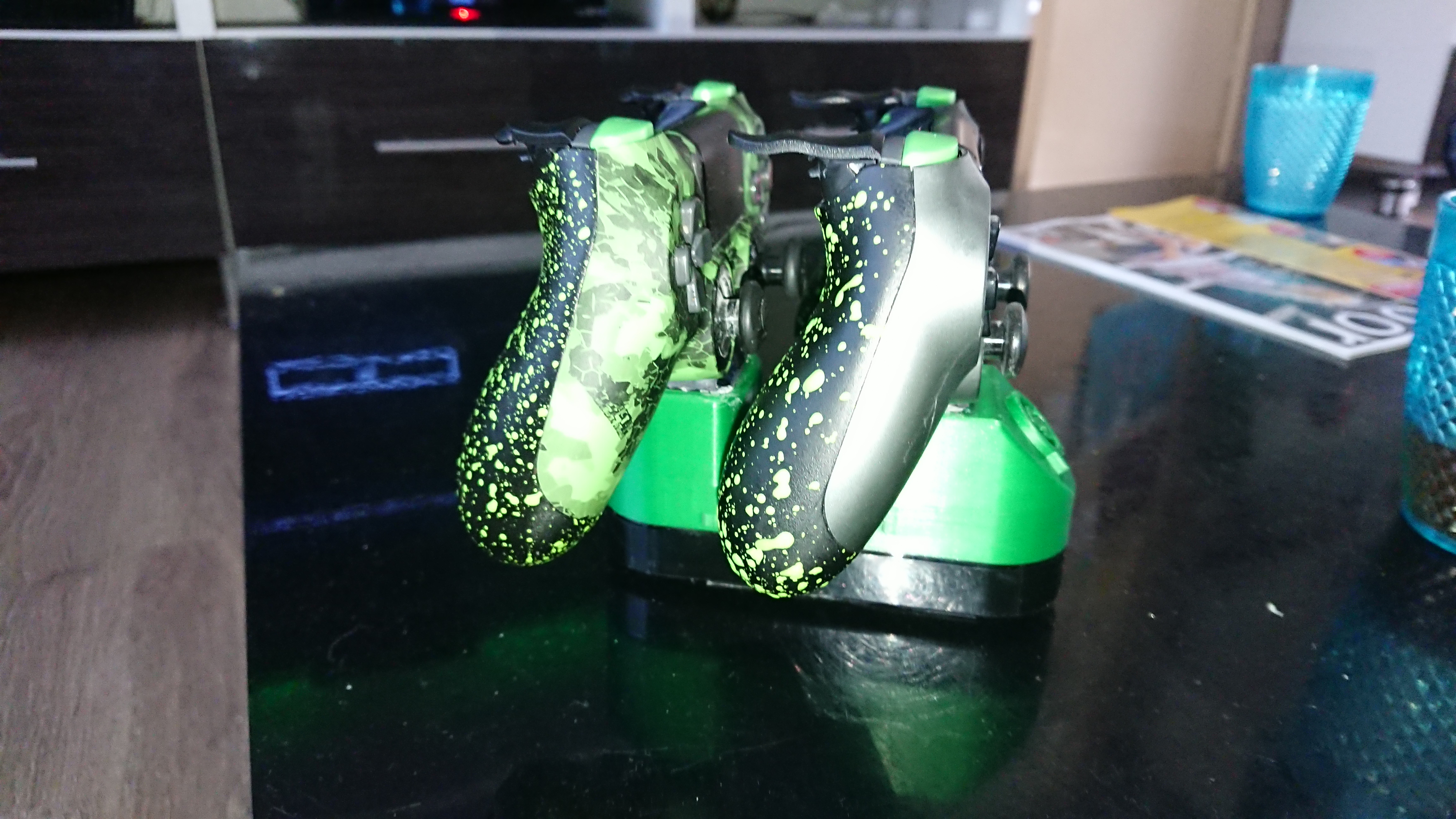 Scuf  infinitiy 4ps pro controller   charging dock