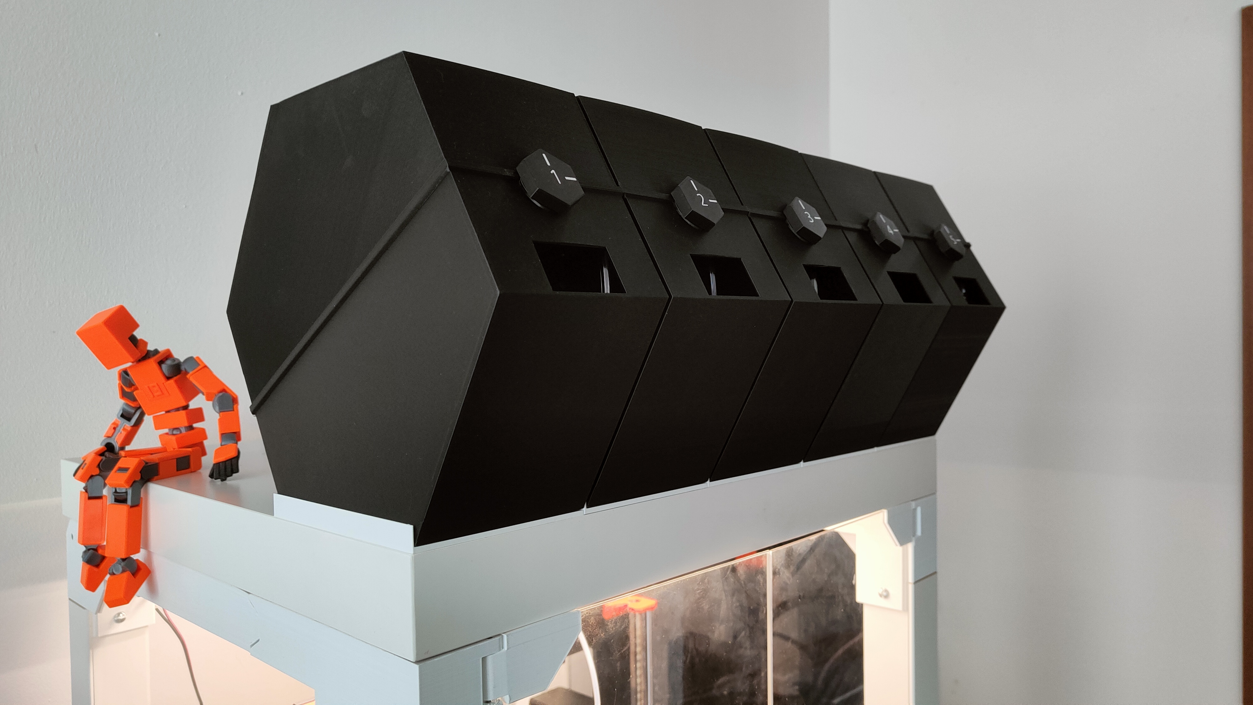 Base/Holder for standalone drybox