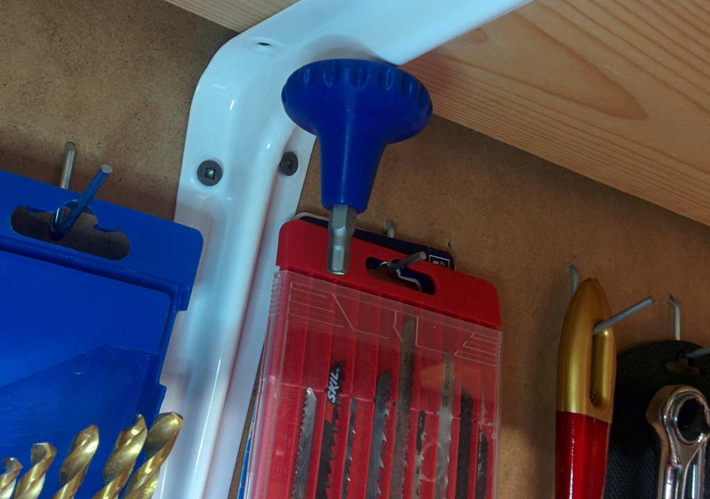 Hex bit finger wrench