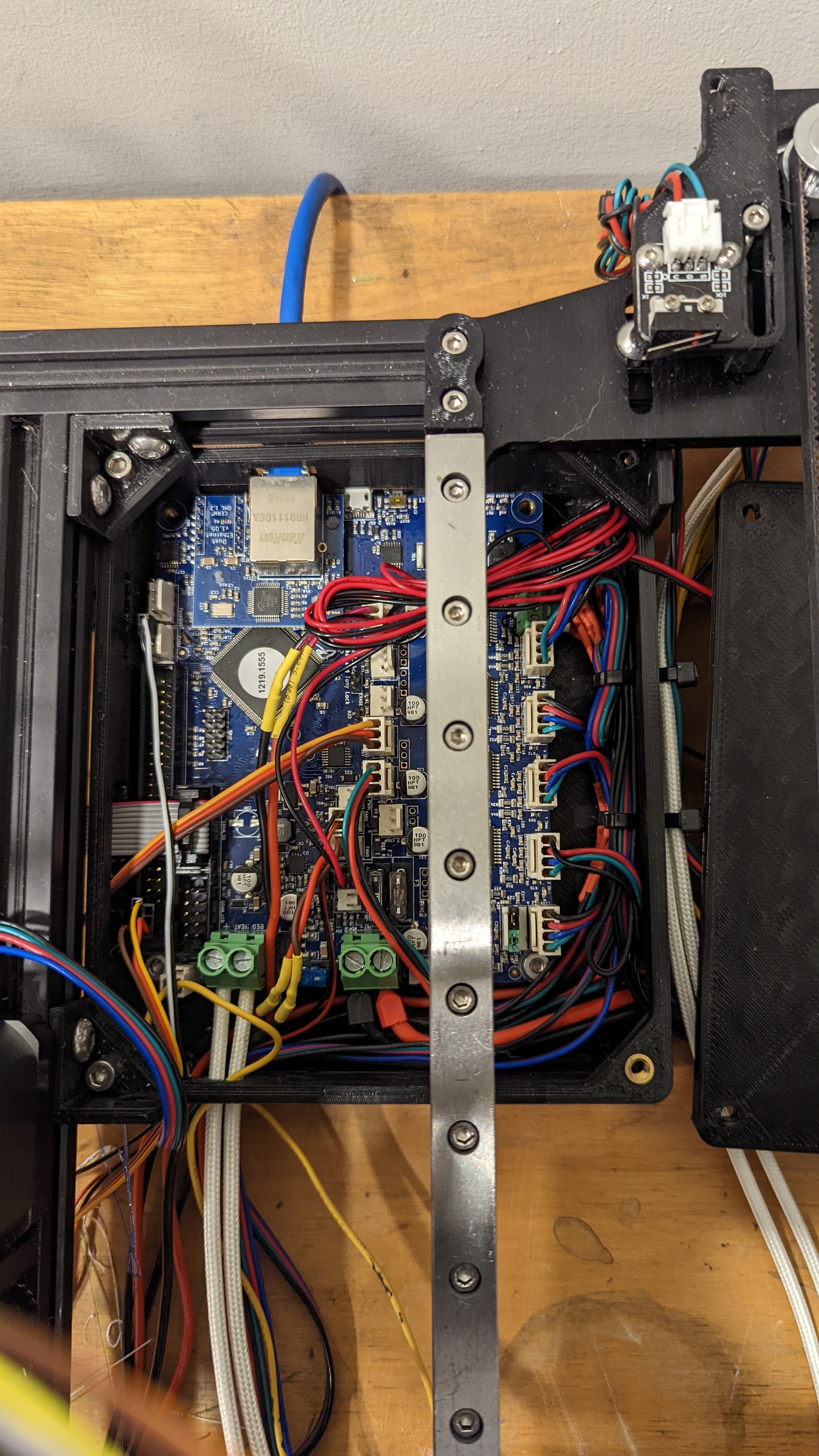 Mountable Duet 2 Ethernet Enclosure for 2020 Printer frames