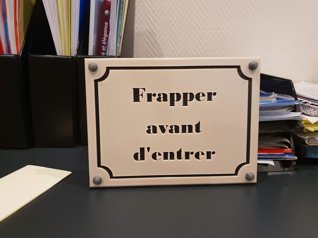 Street sign / Panneau de rue