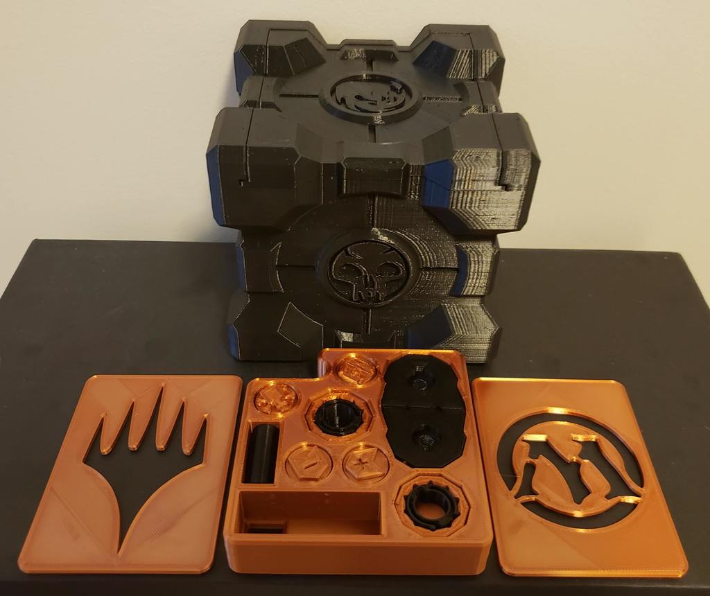 MTG Commander Deck Box (with parametrized Fusion360 file) by Josef
