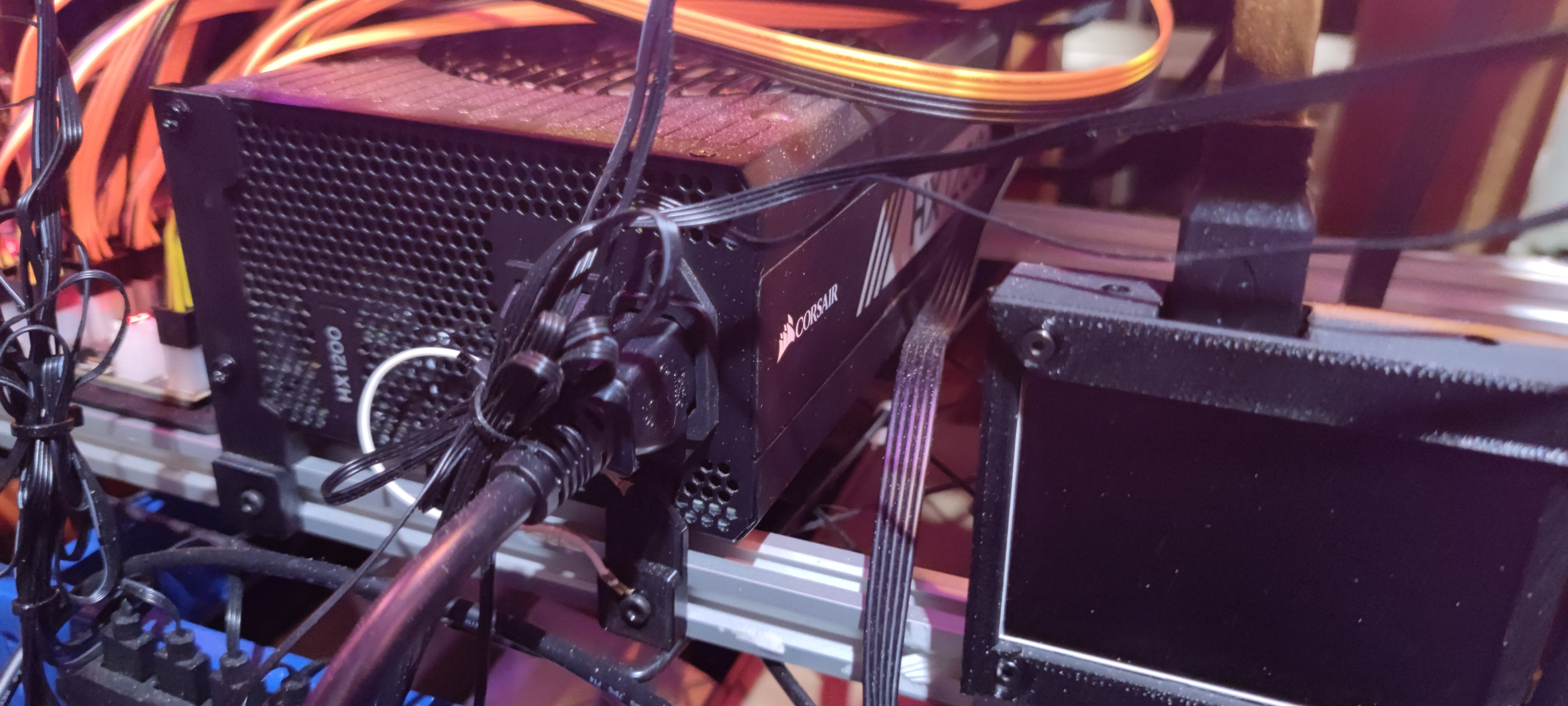 Miniatura 3 do modelo 3D Crypto mining rig