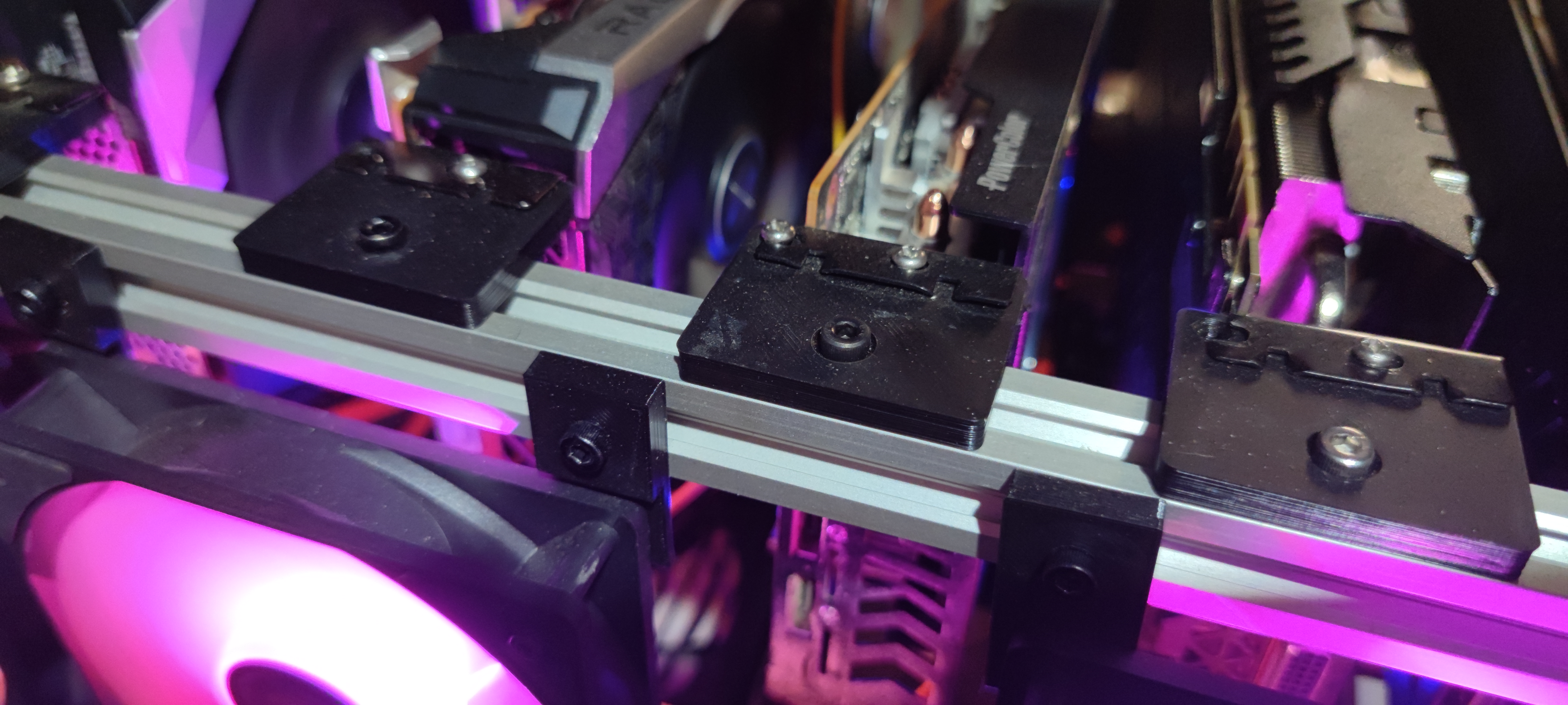 Miniatura 2 do modelo 3D Crypto mining rig